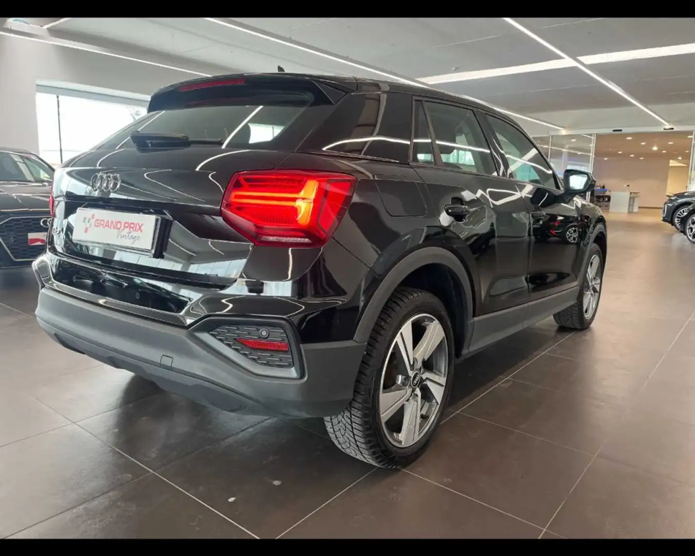 Audi Q2 30 TDI Business Nero - 2