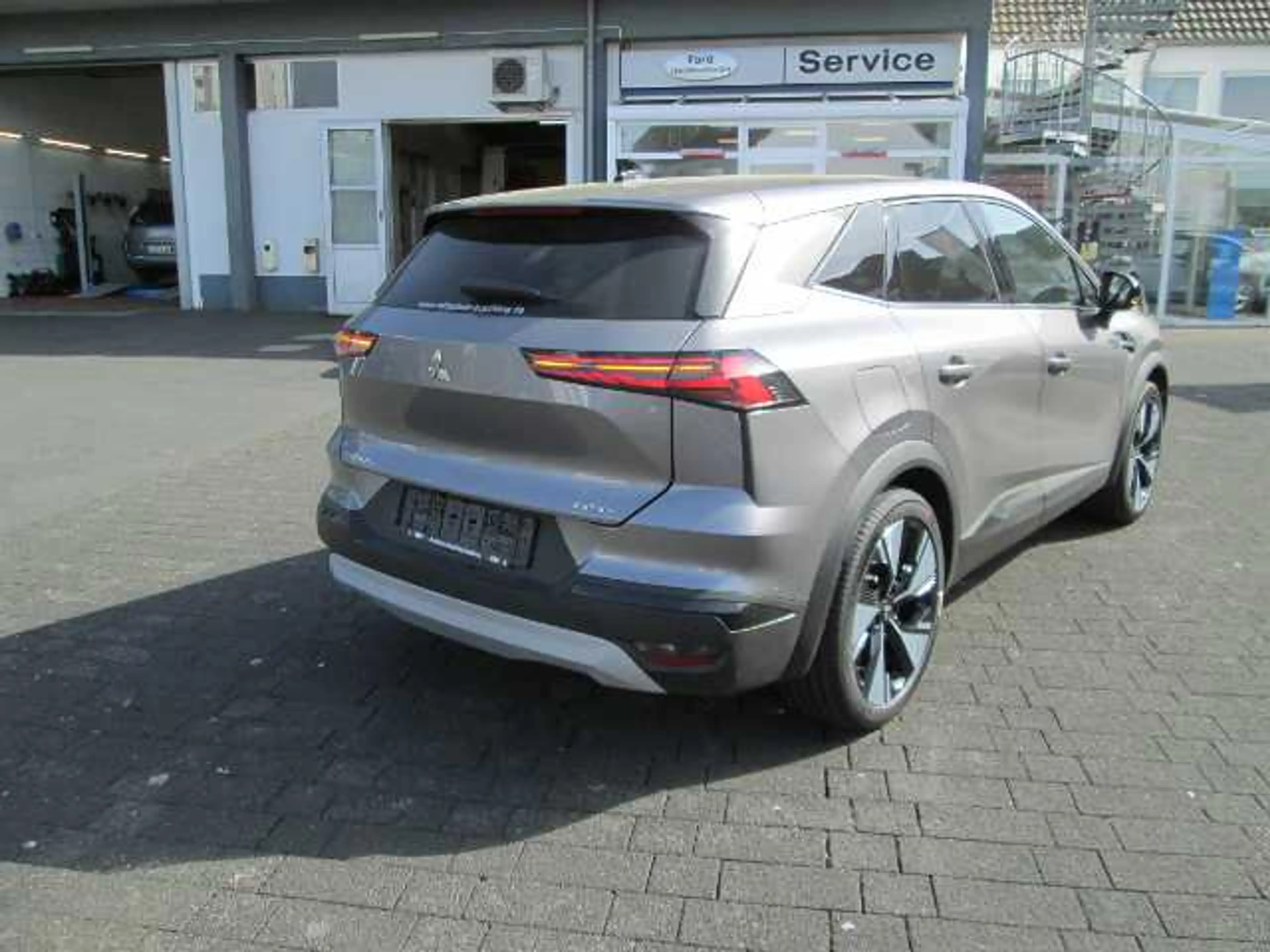 Mitsubishi Grandis Intro Edition 1.8 Hybrid — photo 8