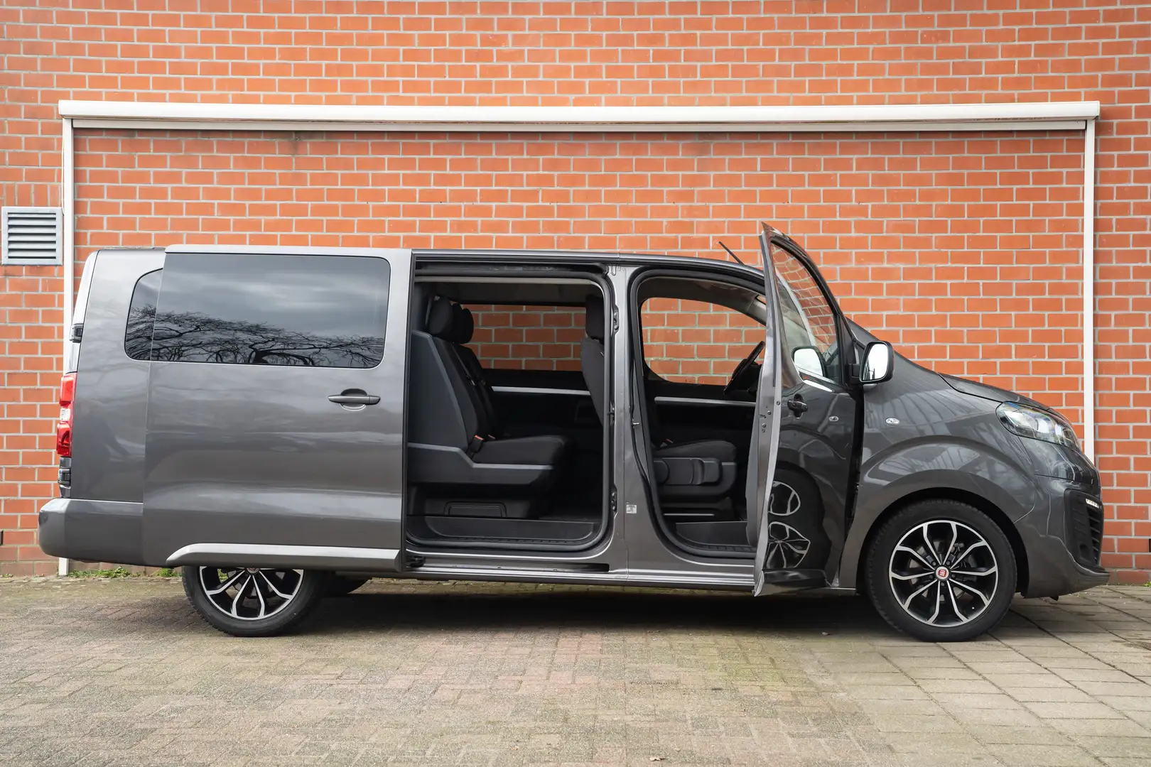 Fiat Scudo 2.0 MultiJet L3H1 DC Business Pro+ Automaat | Dubb Gris - 2