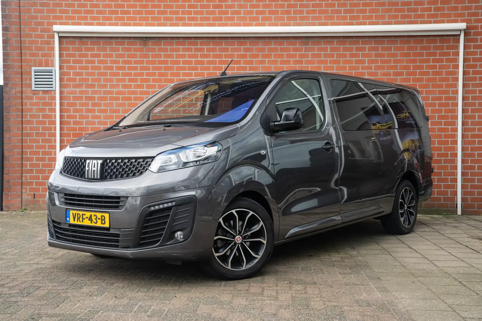 Fiat Scudo 2.0 MultiJet L3H1 DC Business Pro+ Automaat | Dubb Gris - 1