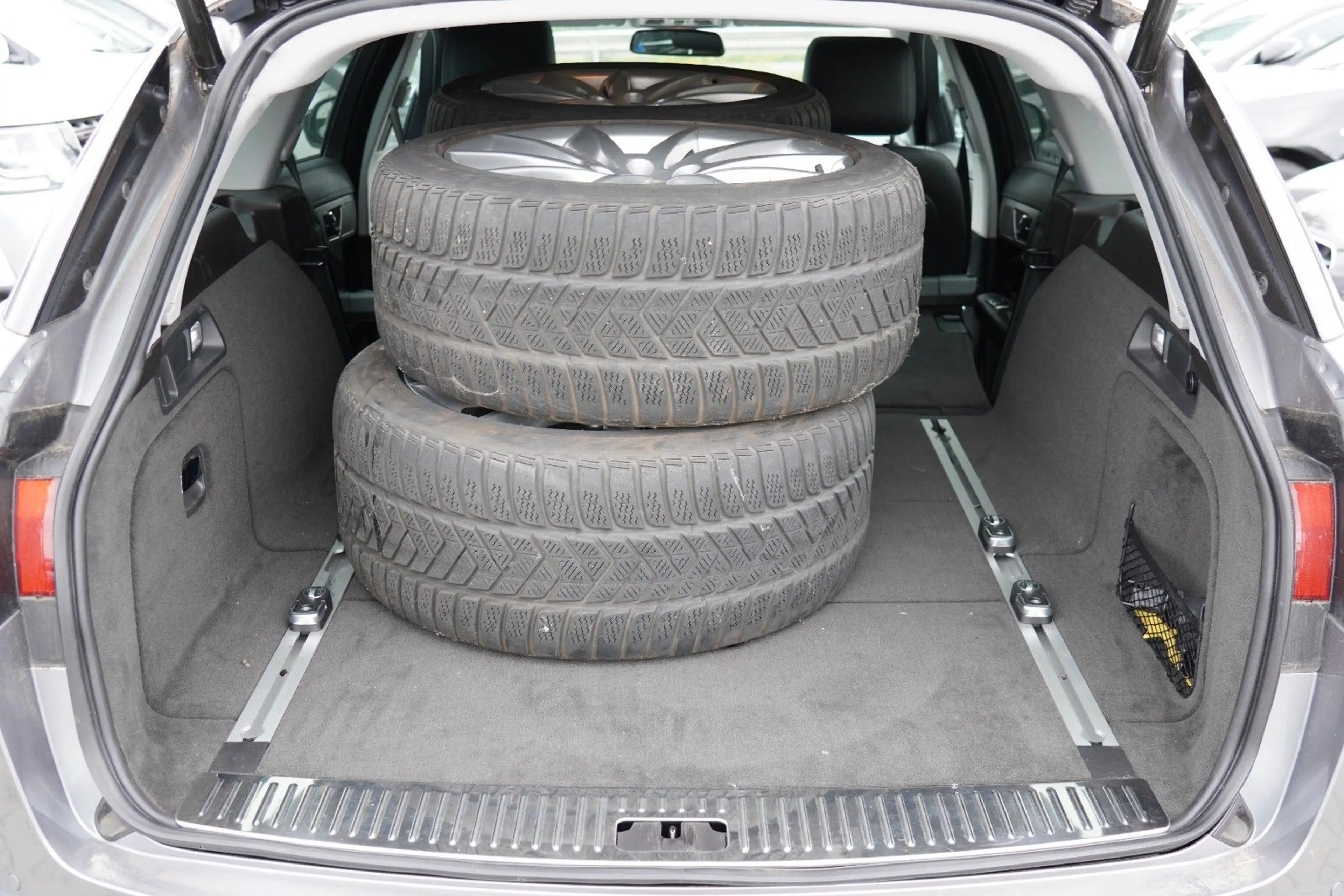 Jaguar XF Sportbrake 2.2 Diesel — photo 14
