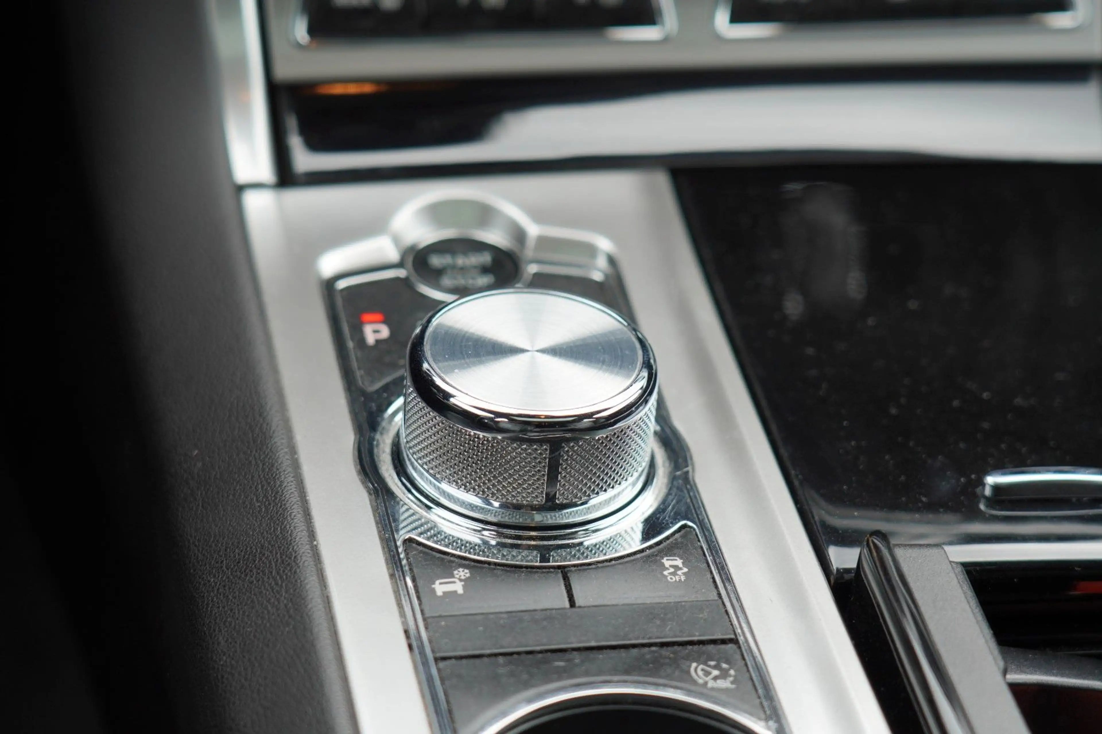 Jaguar XF Sportbrake 2.2 Diesel — photo 13