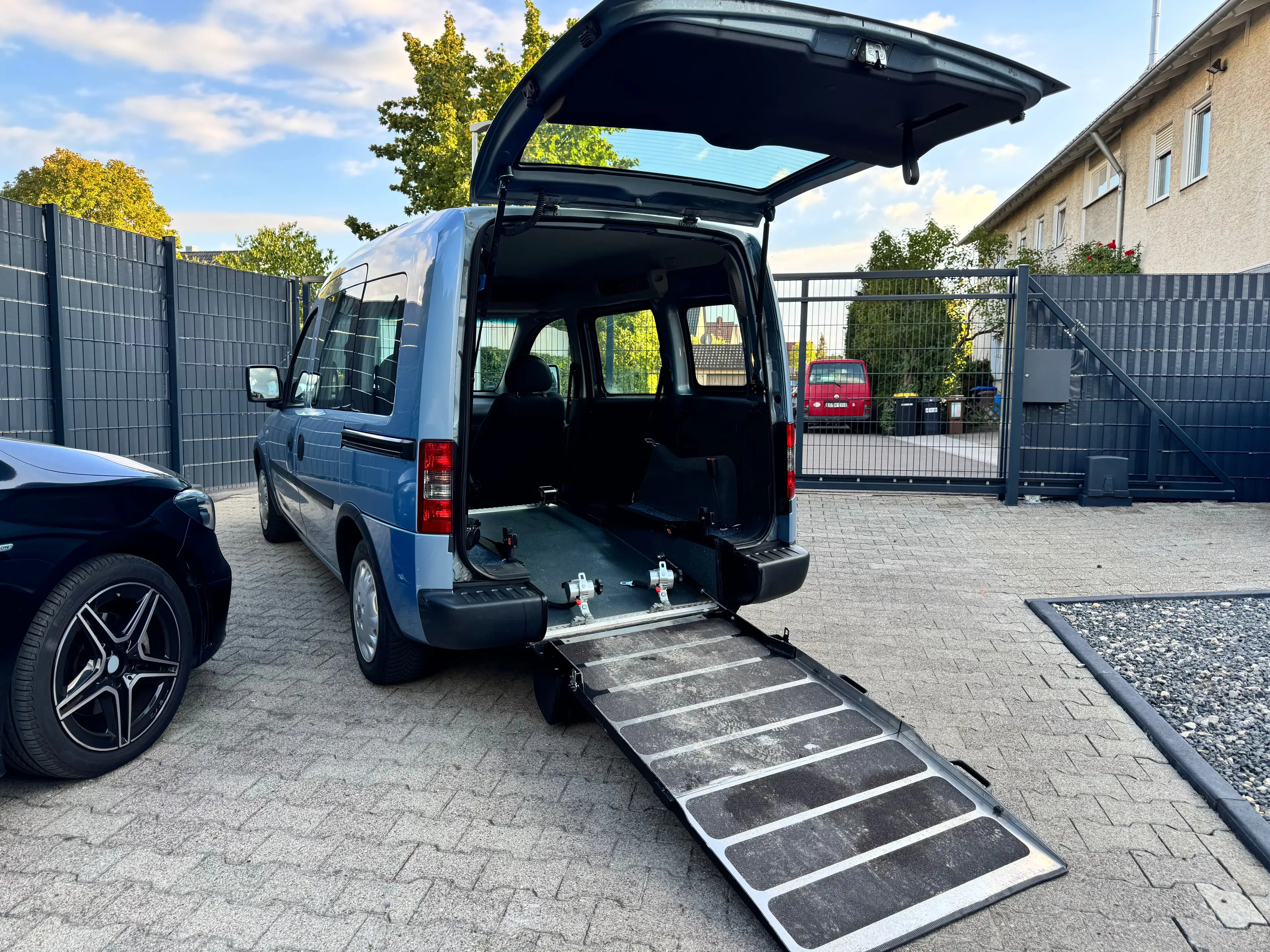 Opel Combo Edition ROLLSTUHL RAMPE BEHINDERTENGERECHT