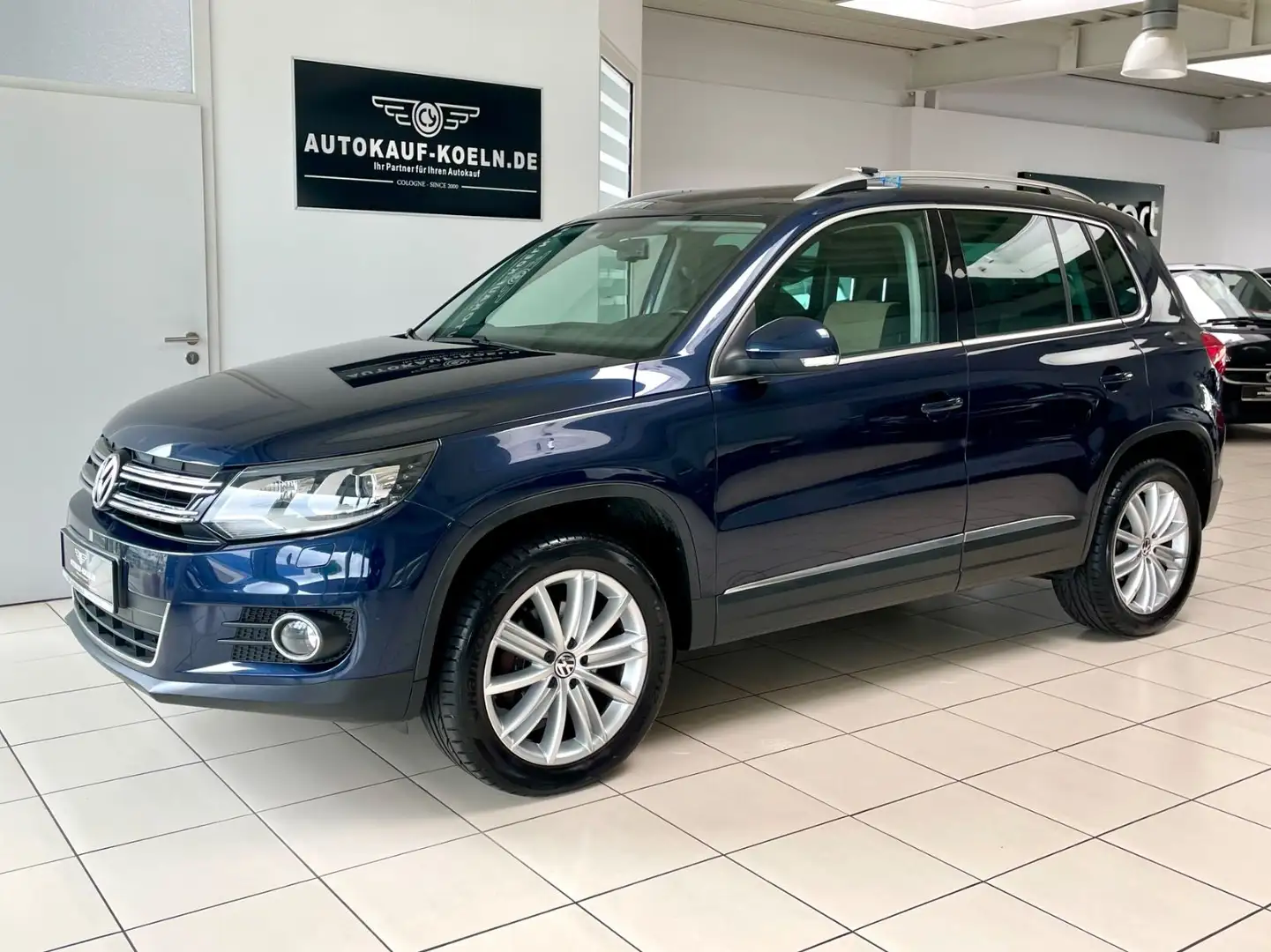 Volkswagen Tiguan 2,0  Sport & Style 4Motion/Automatik/Navi Blau - 2