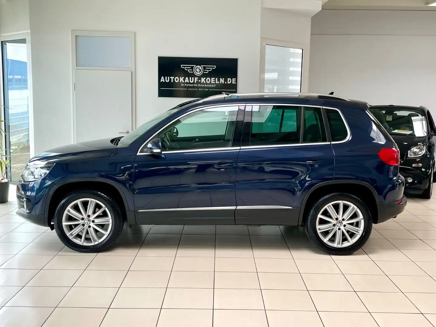 Volkswagen Tiguan 2,0  Sport & Style 4Motion/Automatik/Navi Blau - 1
