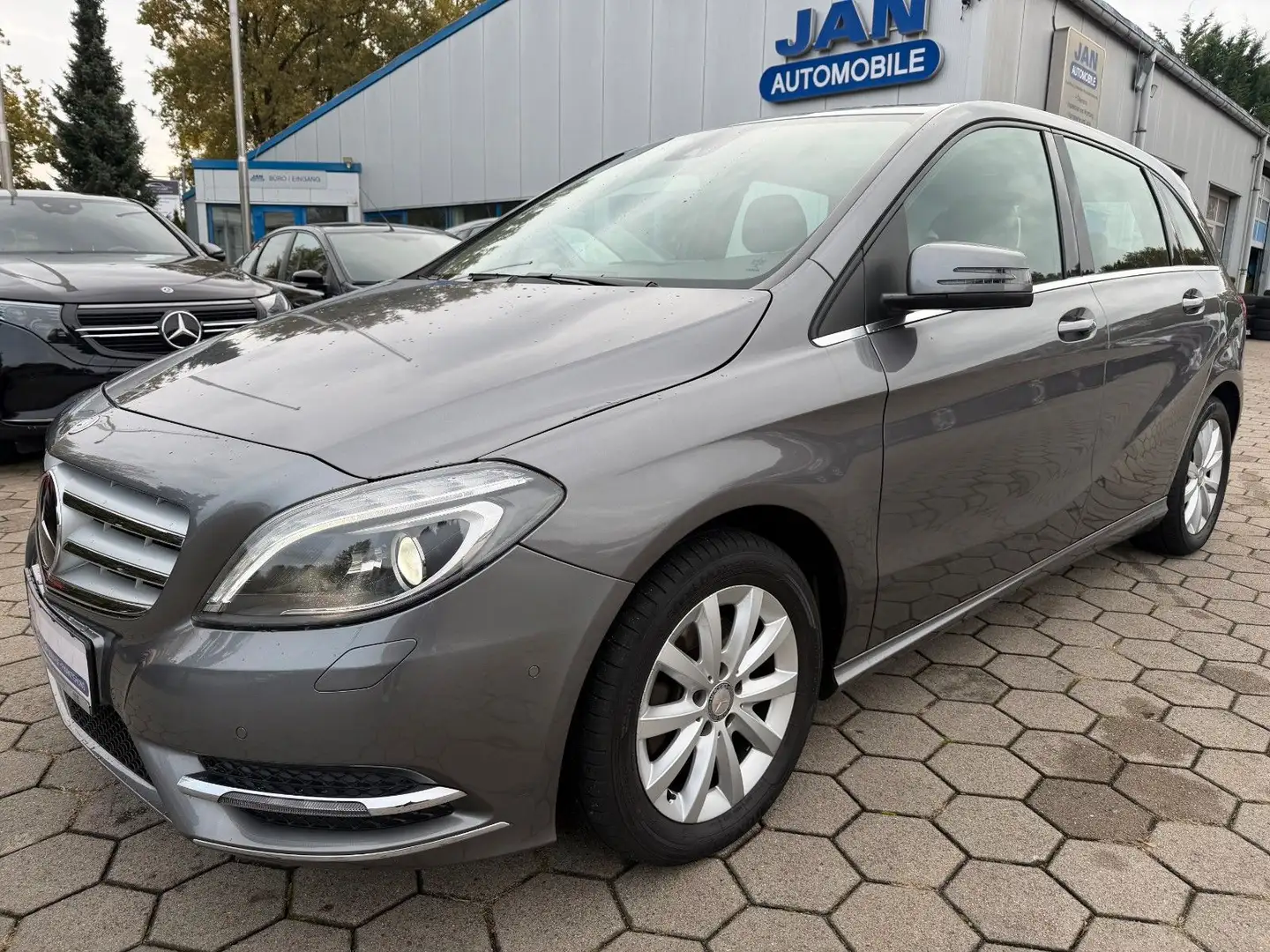 Mercedes-Benz B 200 Automatik Xenon PDC SHZ Gris - 1
