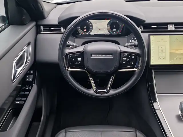 Land Rover Range Rover Velar view 4