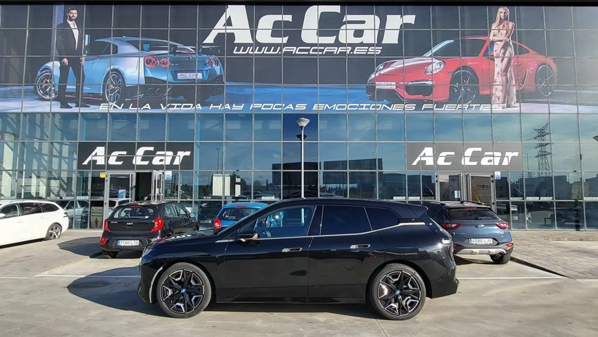 BMW iX xDrive50 Noir - 2