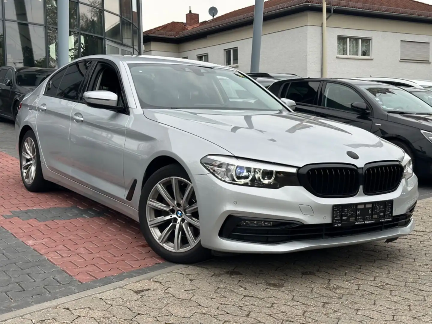 BMW 520 d ShadowLine LED Sportsitz RFK ab 299€/Monat Срібний - 2