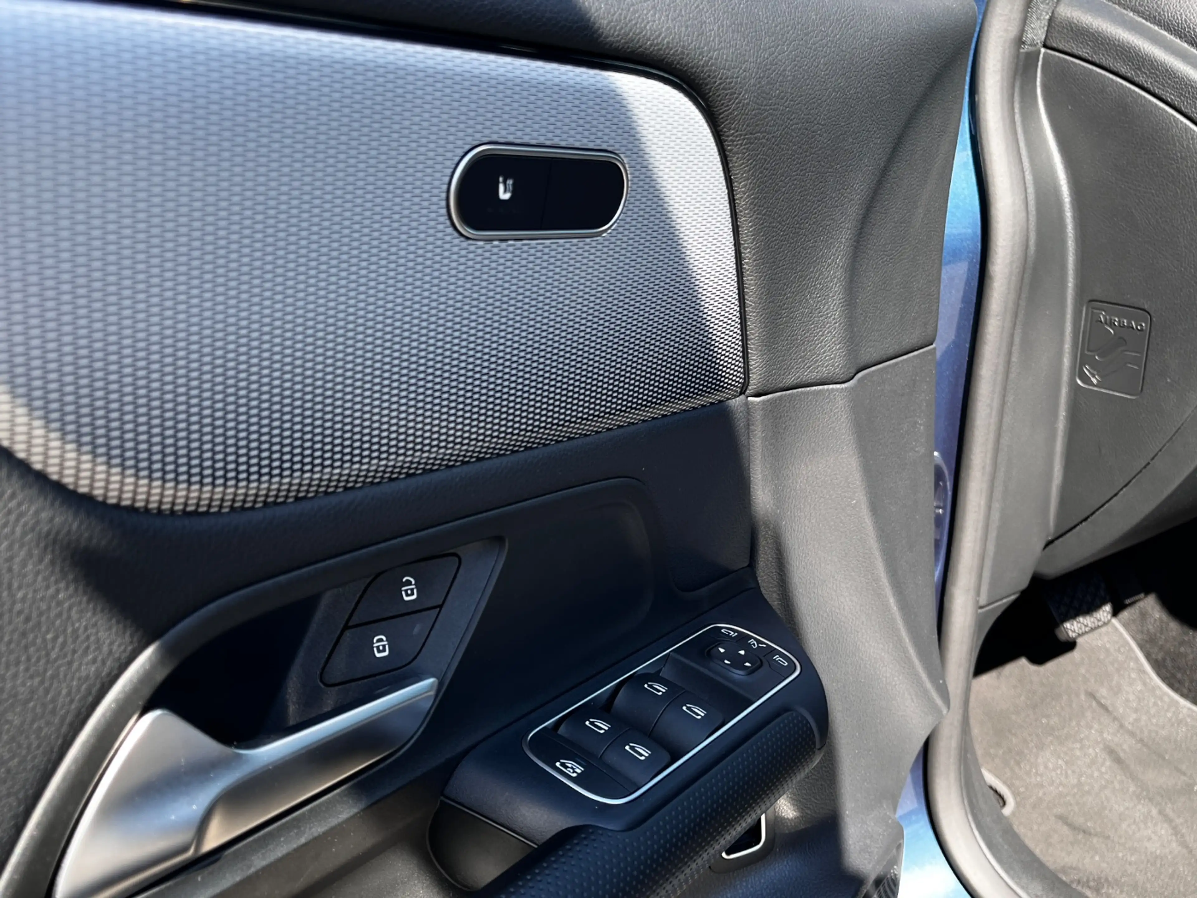 Mercedes-Benz GLA 220 d Style AHK+LED+Navi+SHZ+KlimaA+SKR&WKR — photo 26