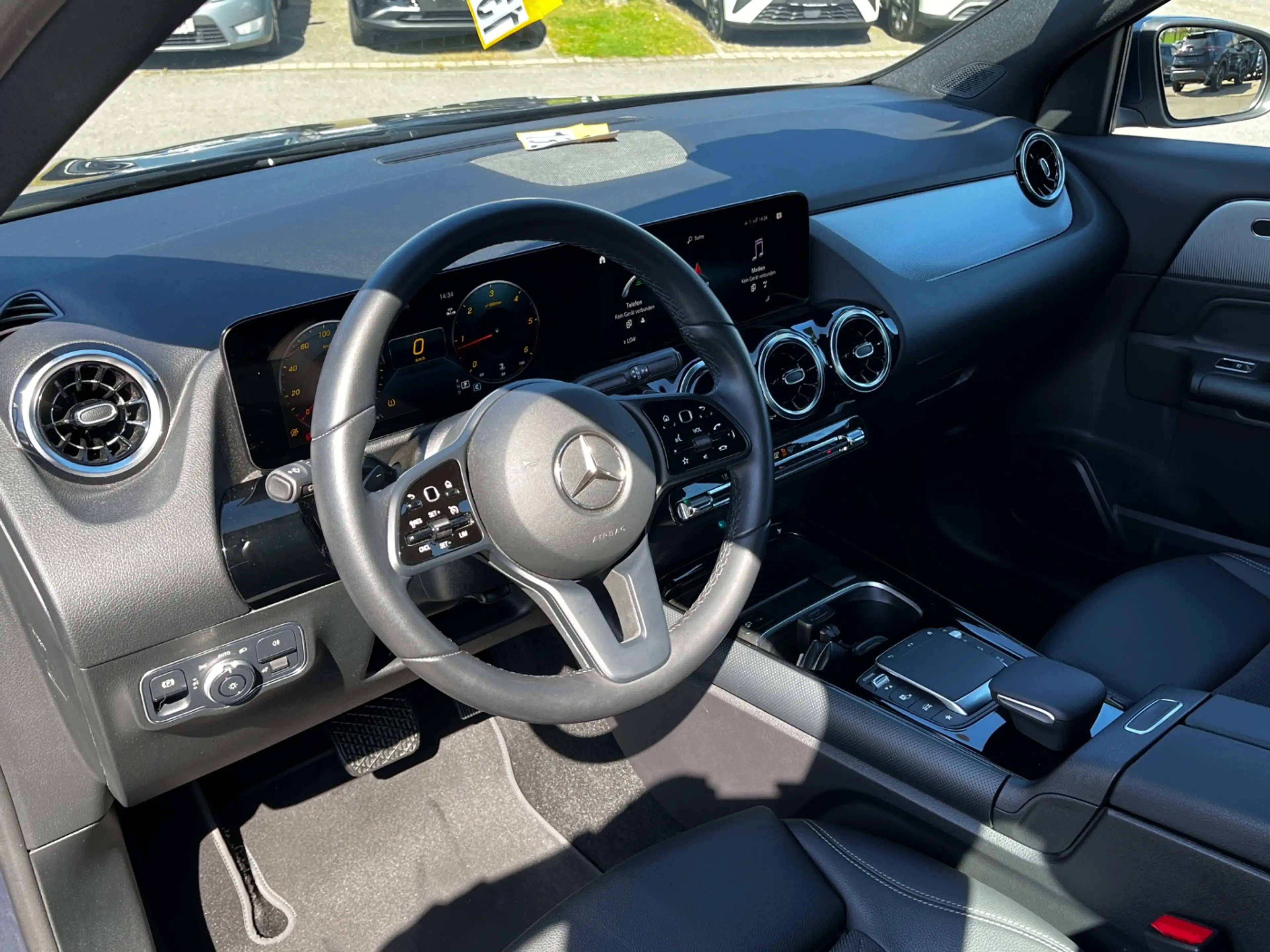 Mercedes-Benz GLA 220 d Style AHK+LED+Navi+SHZ+KlimaA+SKR&WKR — photo 15