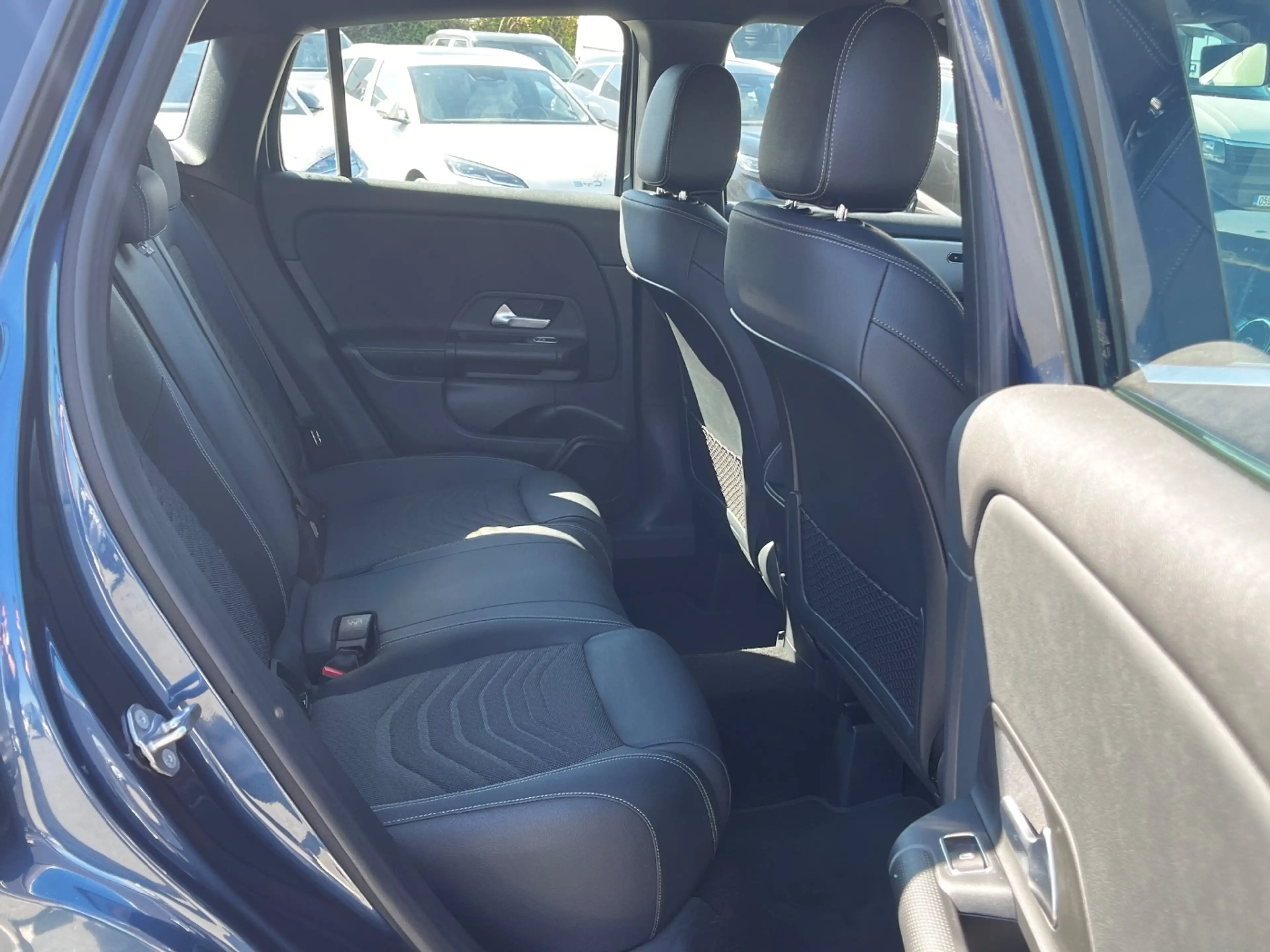 Mercedes-Benz GLA 220 d Style AHK+LED+Navi+SHZ+KlimaA+SKR&WKR — photo 18