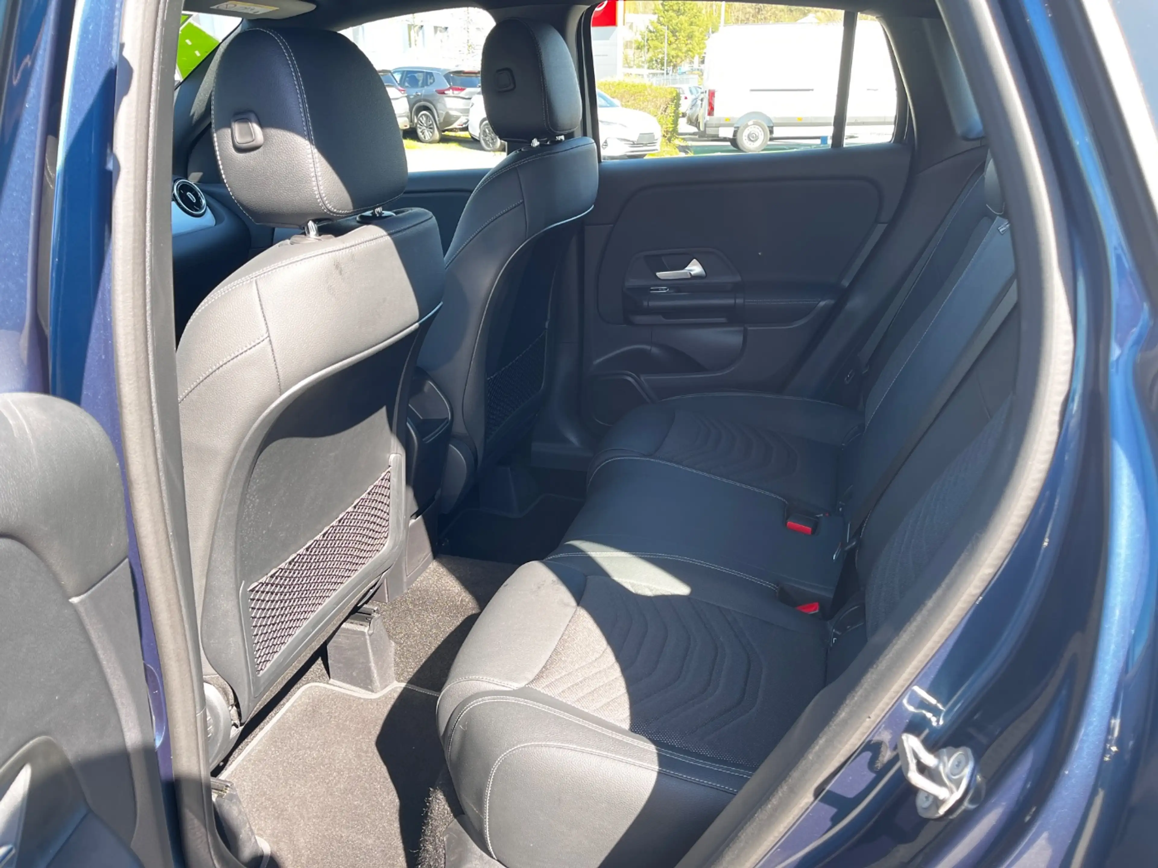 Mercedes-Benz GLA 220 d Style AHK+LED+Navi+SHZ+KlimaA+SKR&WKR — photo 17