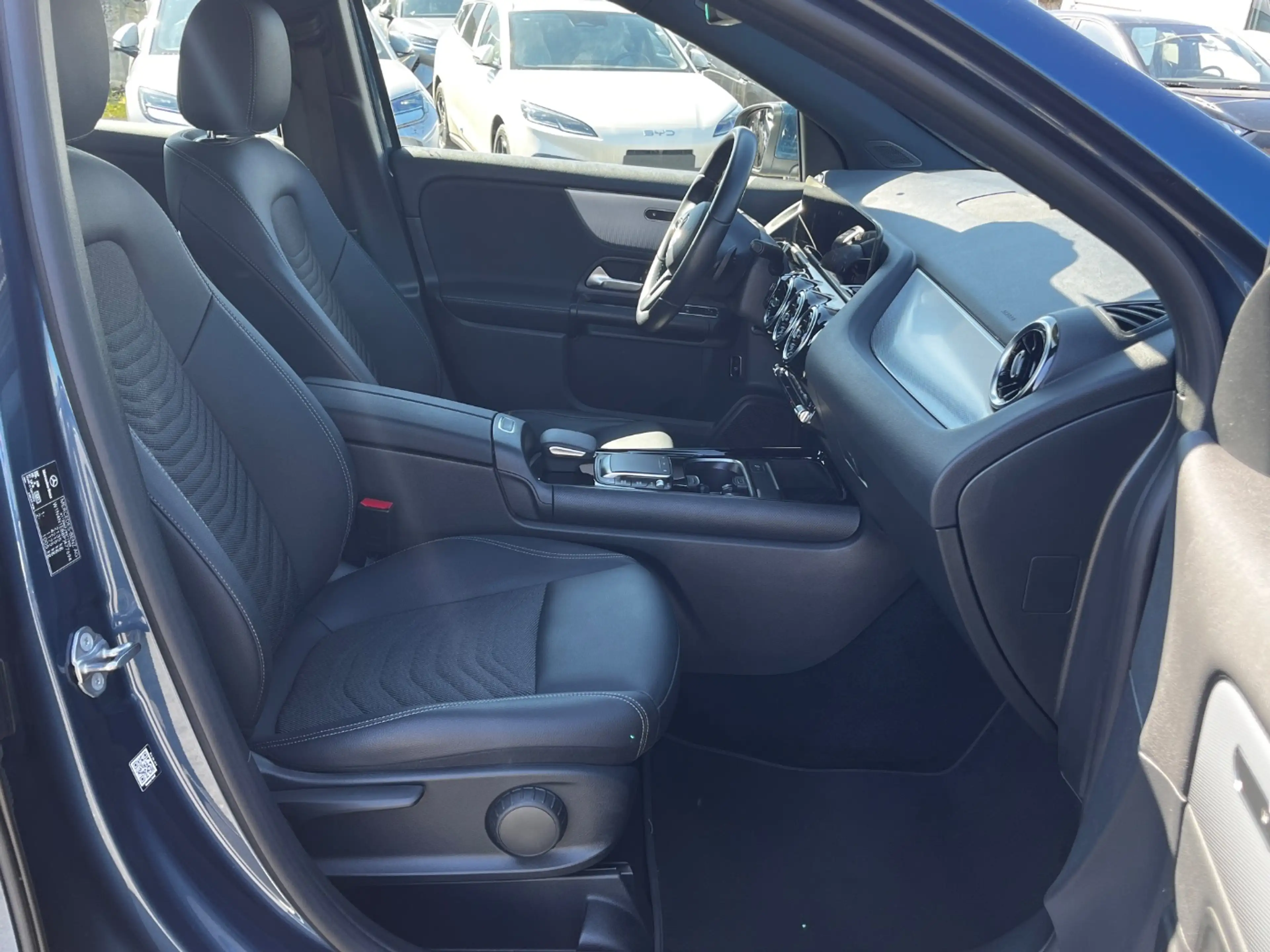 Mercedes-Benz GLA 220 d Style AHK+LED+Navi+SHZ+KlimaA+SKR&WKR — photo 19