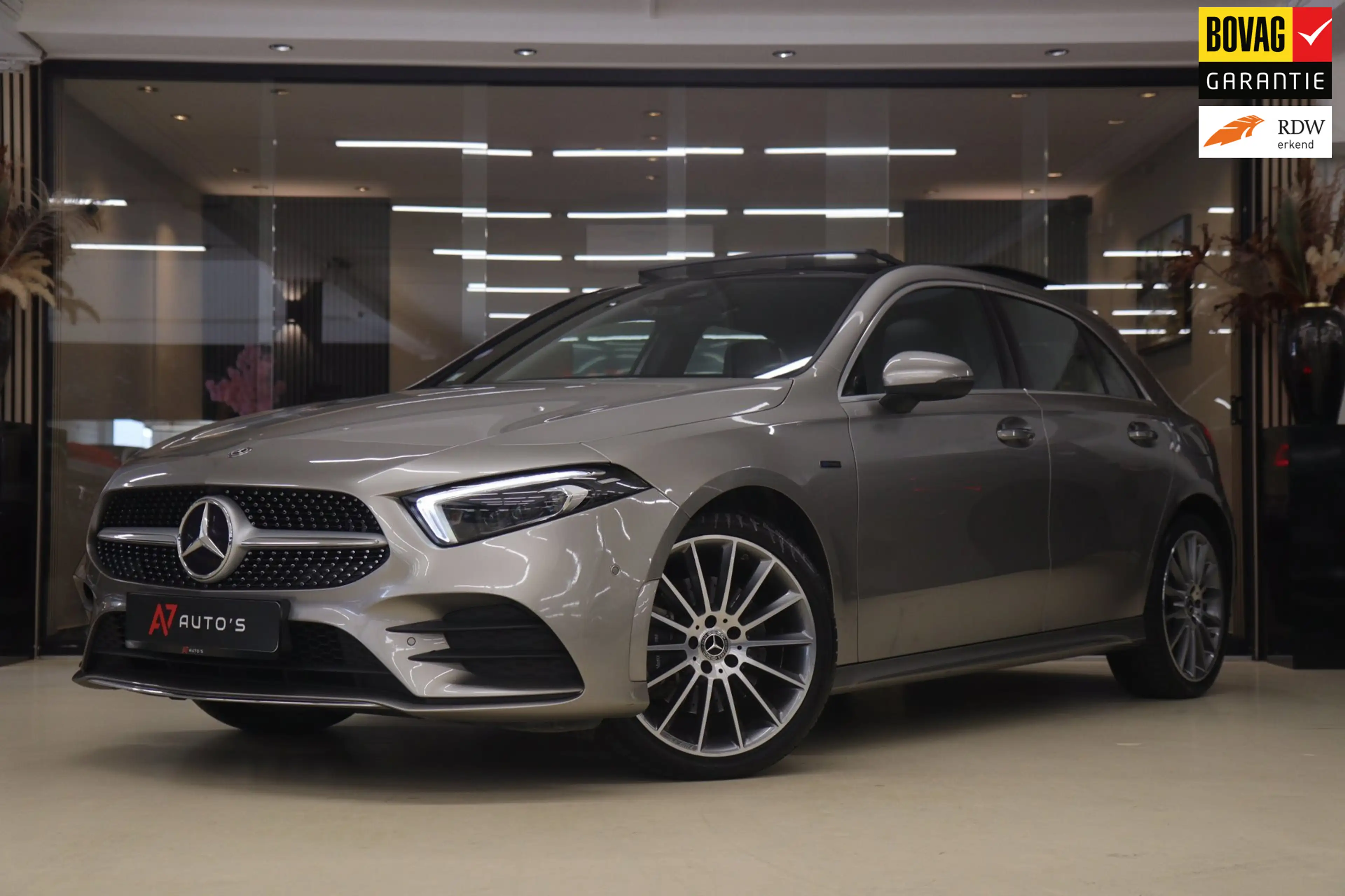 Mercedes-Benz A 250 e AMG Limited PANO/CARPLAY/CAM/ACC/MEMORY/VOL