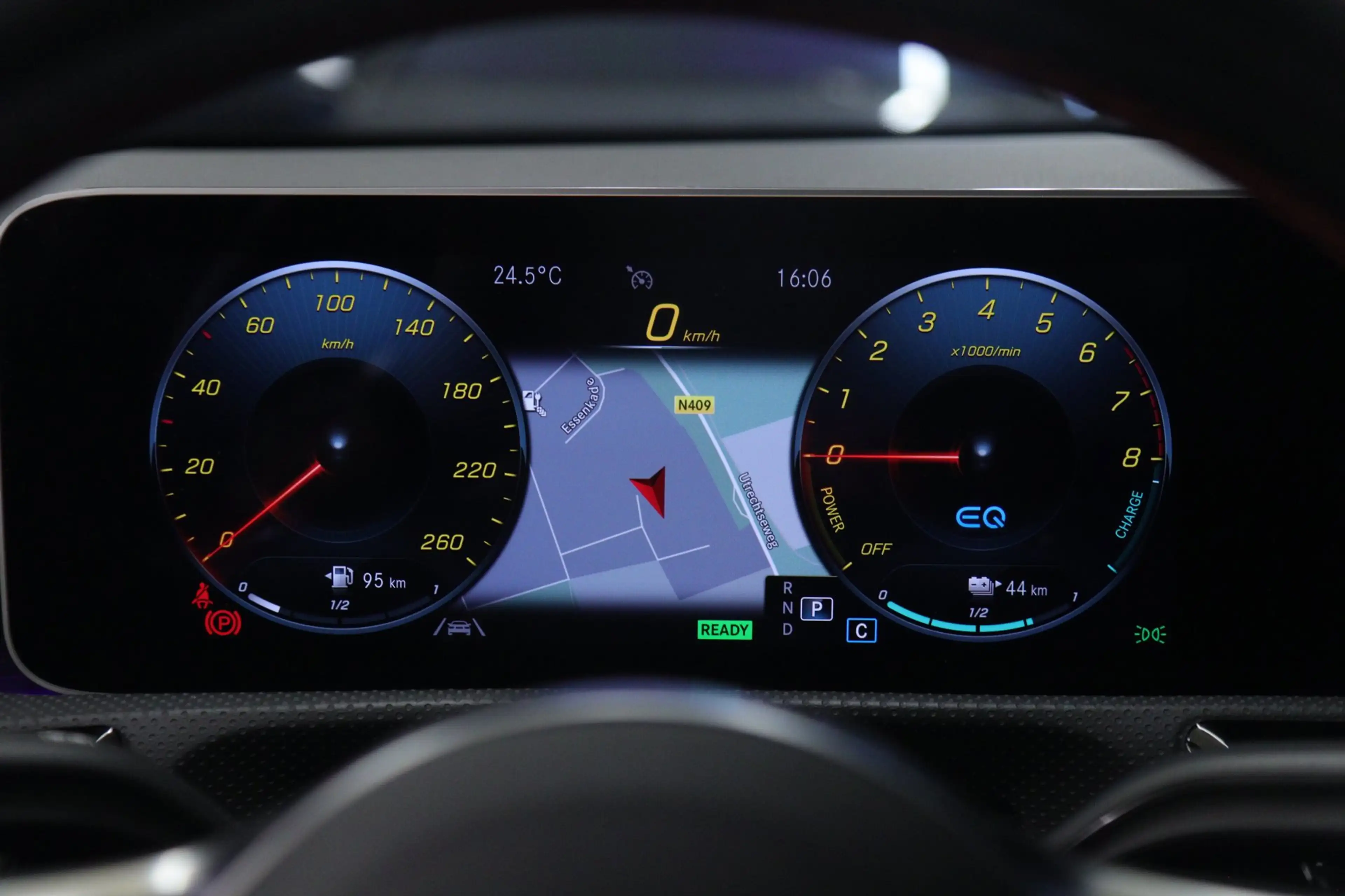 Mercedes-Benz A 250 e AMG Limited PANO/CARPLAY/CAM/ACC/MEMORY/VOL — photo 38
