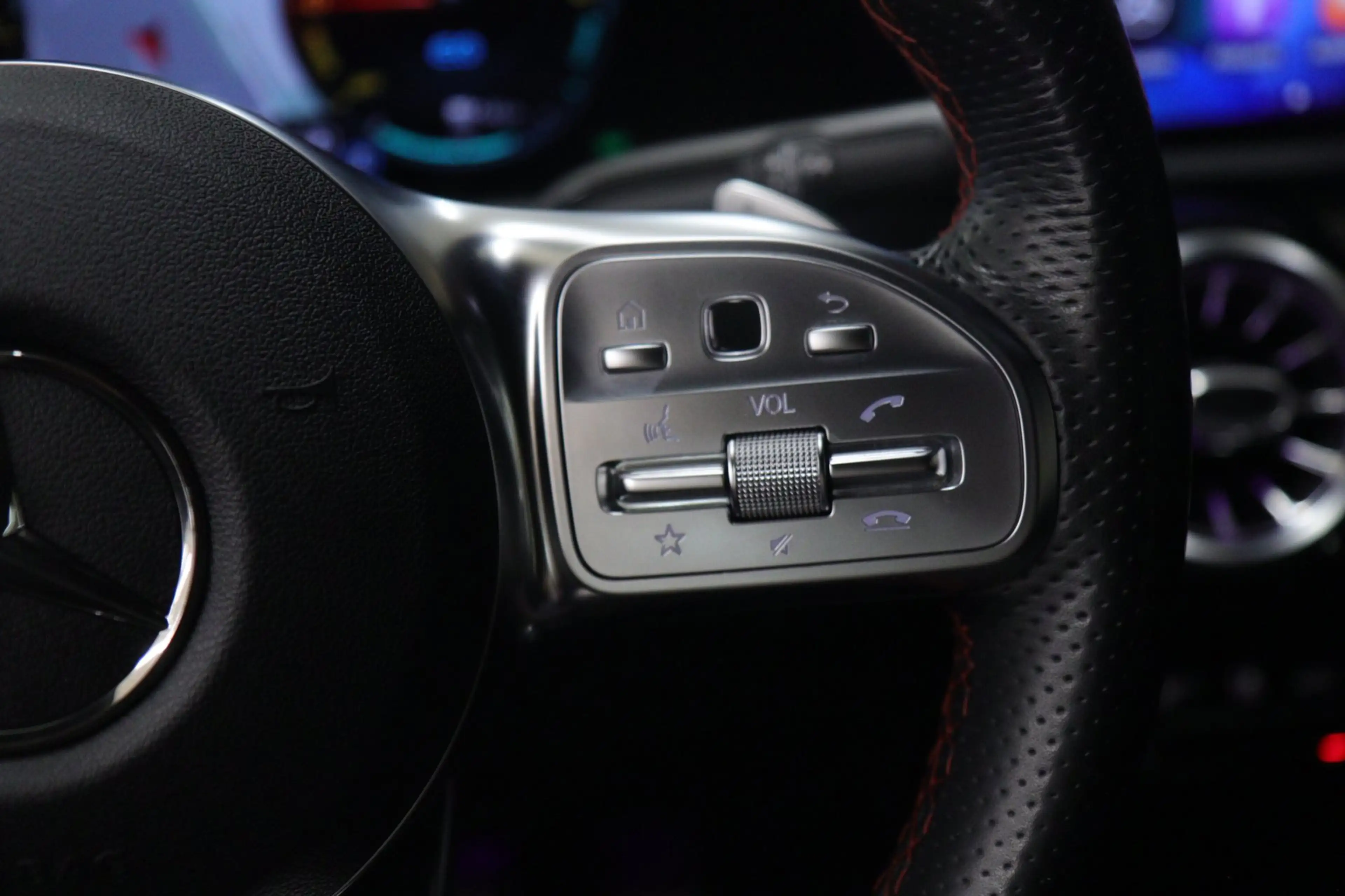 Mercedes-Benz A 250 e AMG Limited PANO/CARPLAY/CAM/ACC/MEMORY/VOL — photo 36