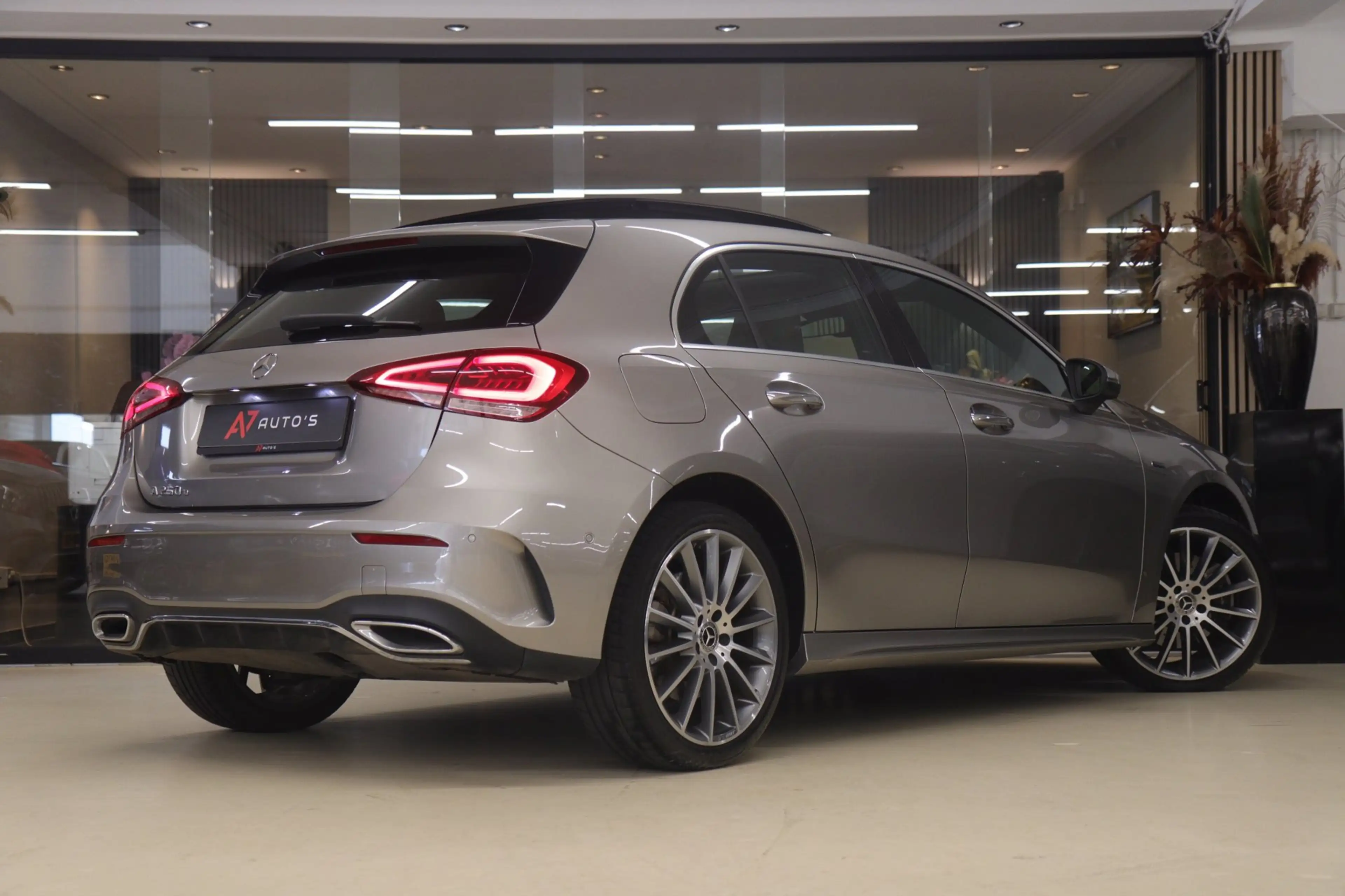 Mercedes-Benz A 250 e AMG Limited PANO/CARPLAY/CAM/ACC/MEMORY/VOL — photo 4