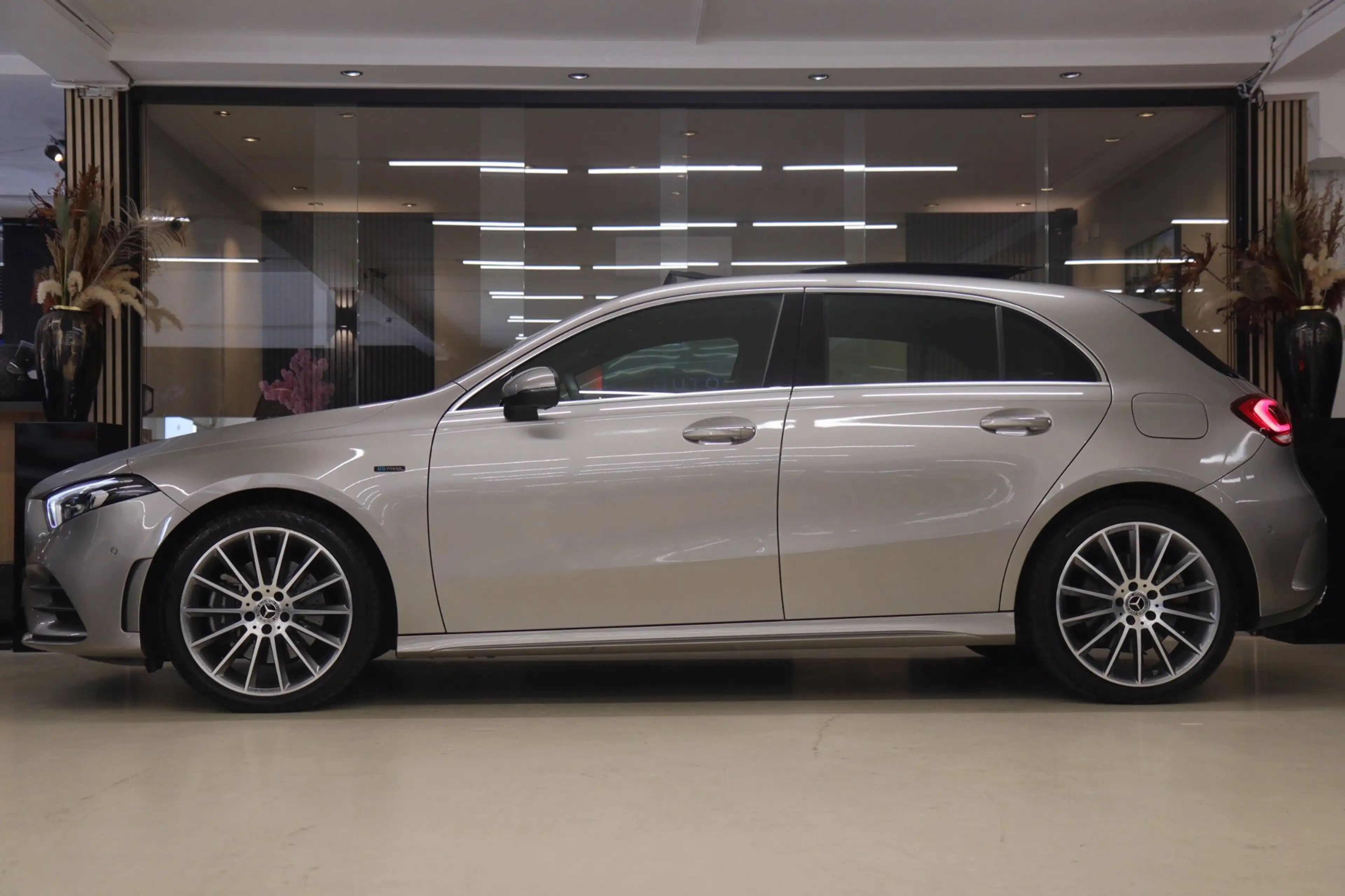 Mercedes-Benz A 250 e AMG Limited PANO/CARPLAY/CAM/ACC/MEMORY/VOL — photo 43