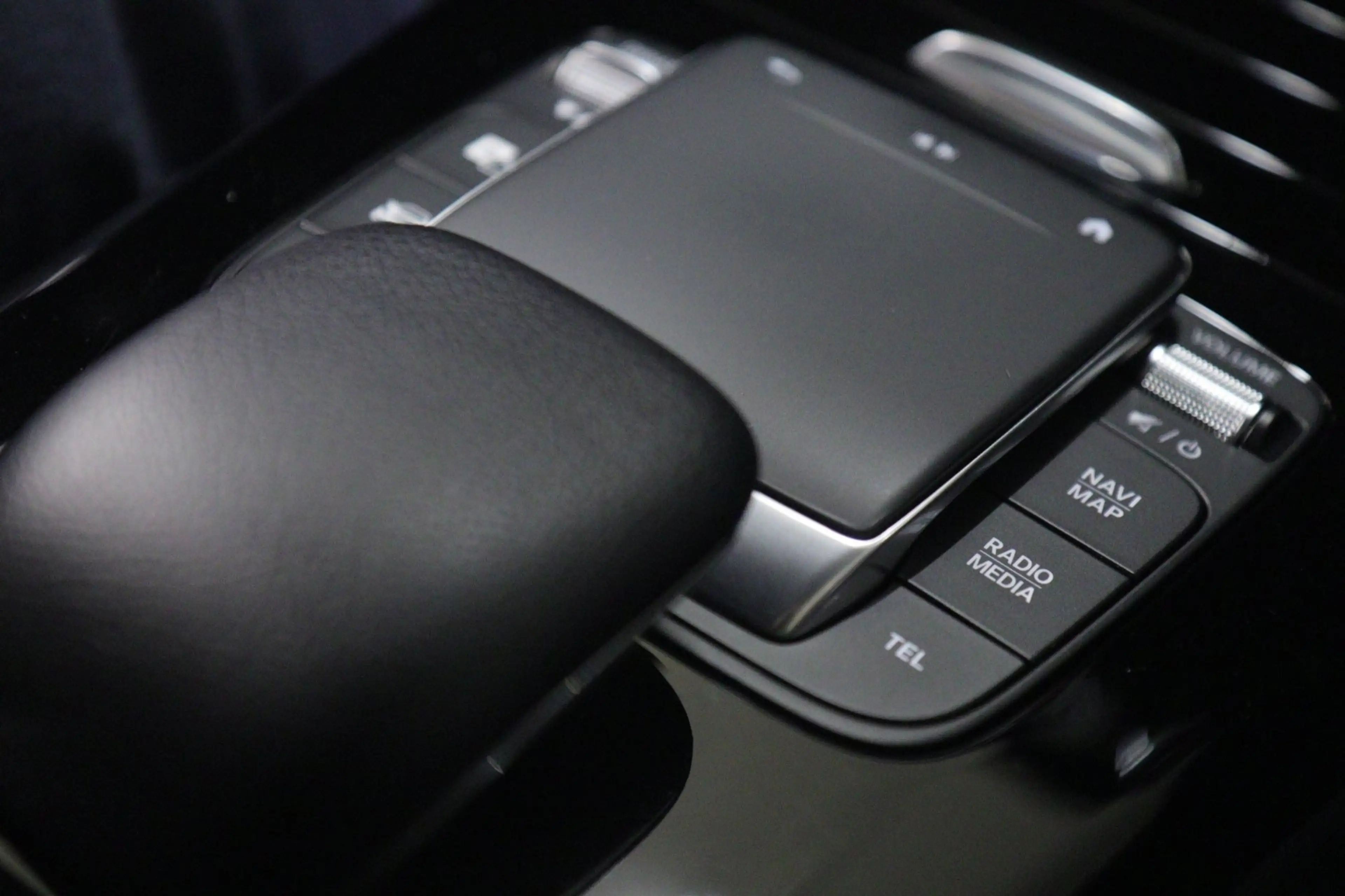 Mercedes-Benz A 250 e AMG Limited PANO/CARPLAY/CAM/ACC/MEMORY/VOL — photo 50