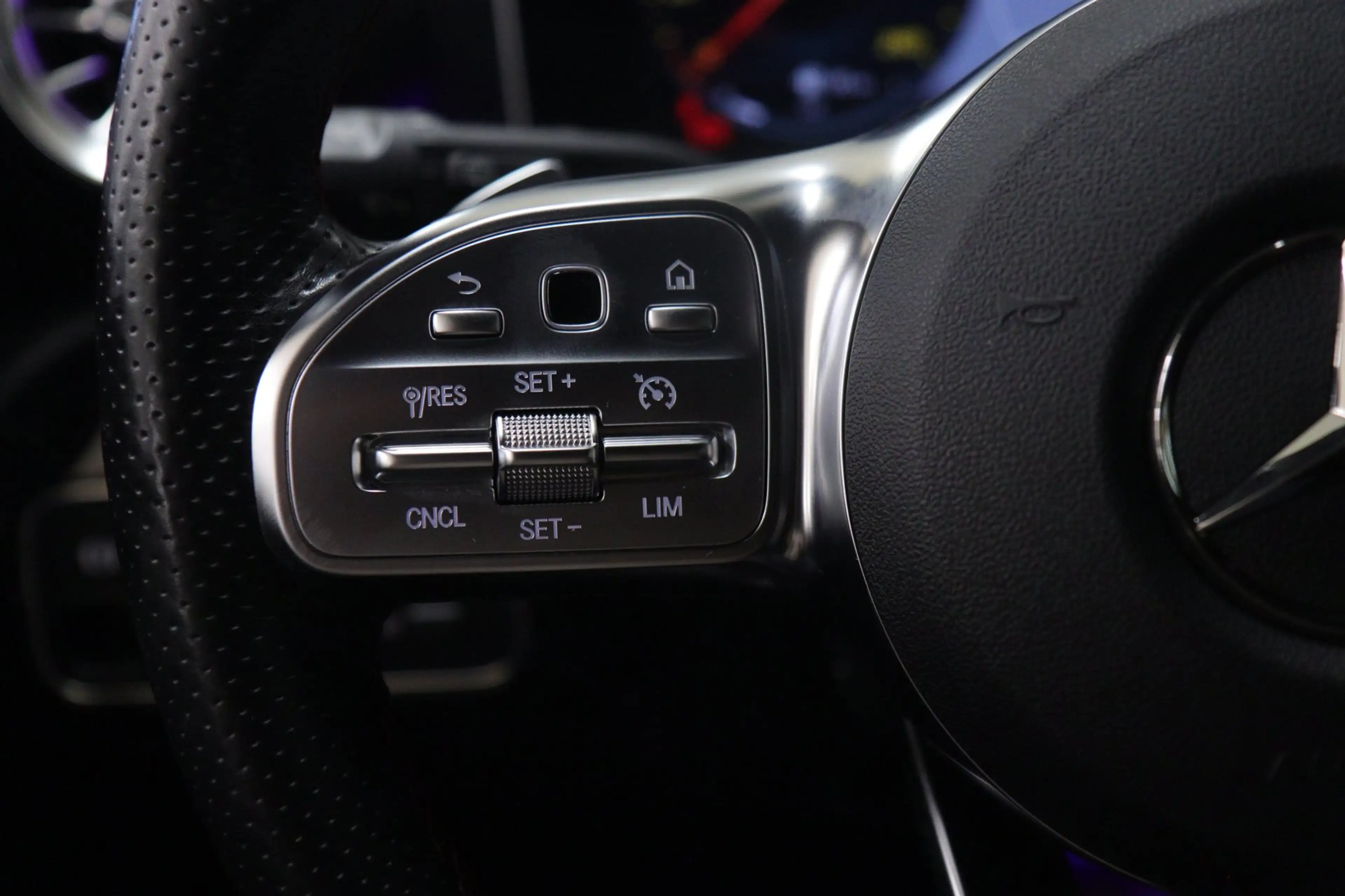 Mercedes-Benz A 250 e AMG Limited PANO/CARPLAY/CAM/ACC/MEMORY/VOL — photo 35