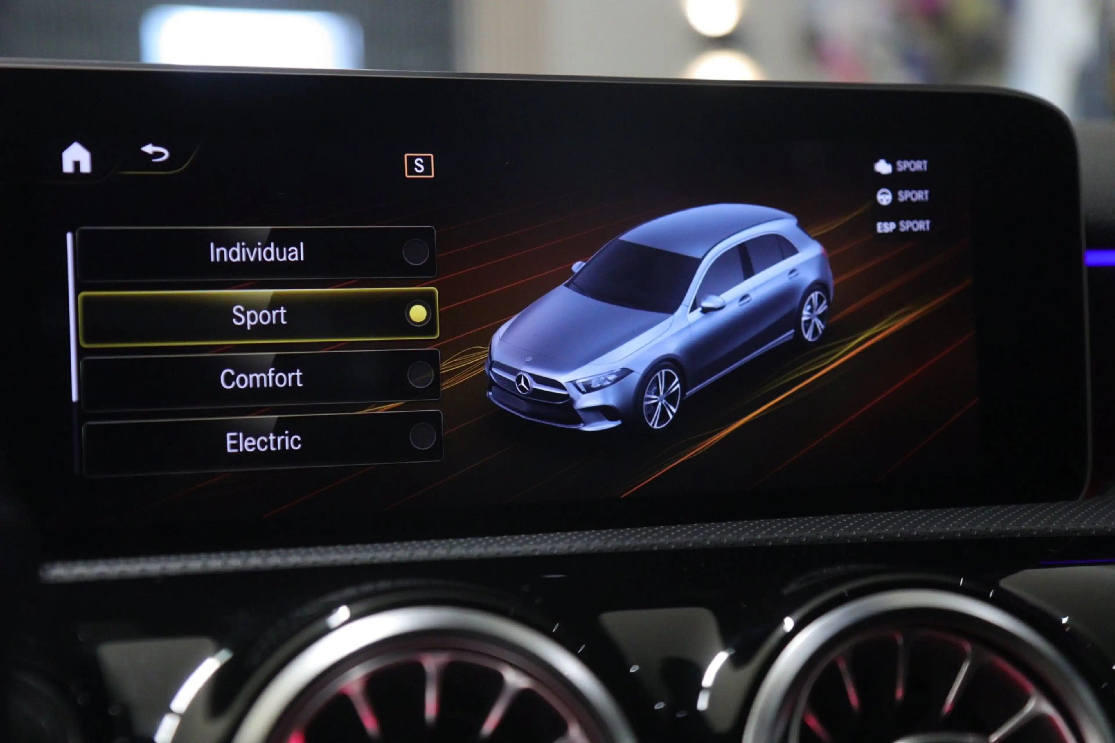 Mercedes-Benz A 250 e AMG Limited PANO/CARPLAY/CAM/ACC/MEMORY/VOL — photo 25