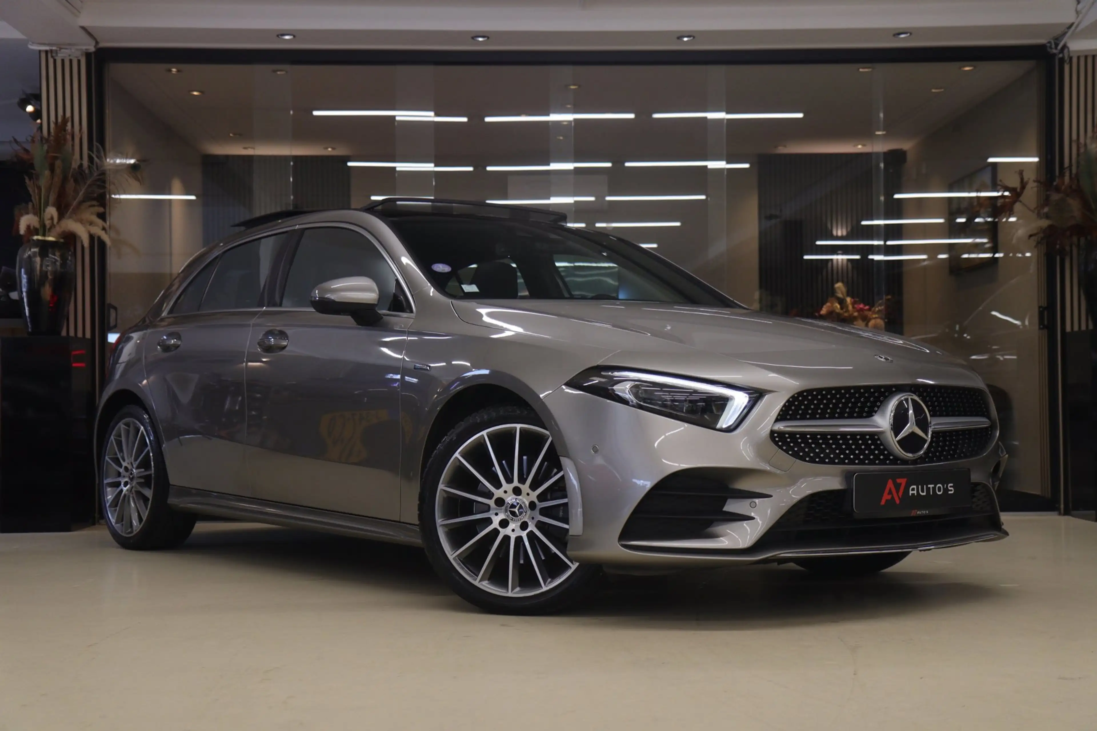 Mercedes-Benz A 250 e AMG Limited PANO/CARPLAY/CAM/ACC/MEMORY/VOL — photo 3