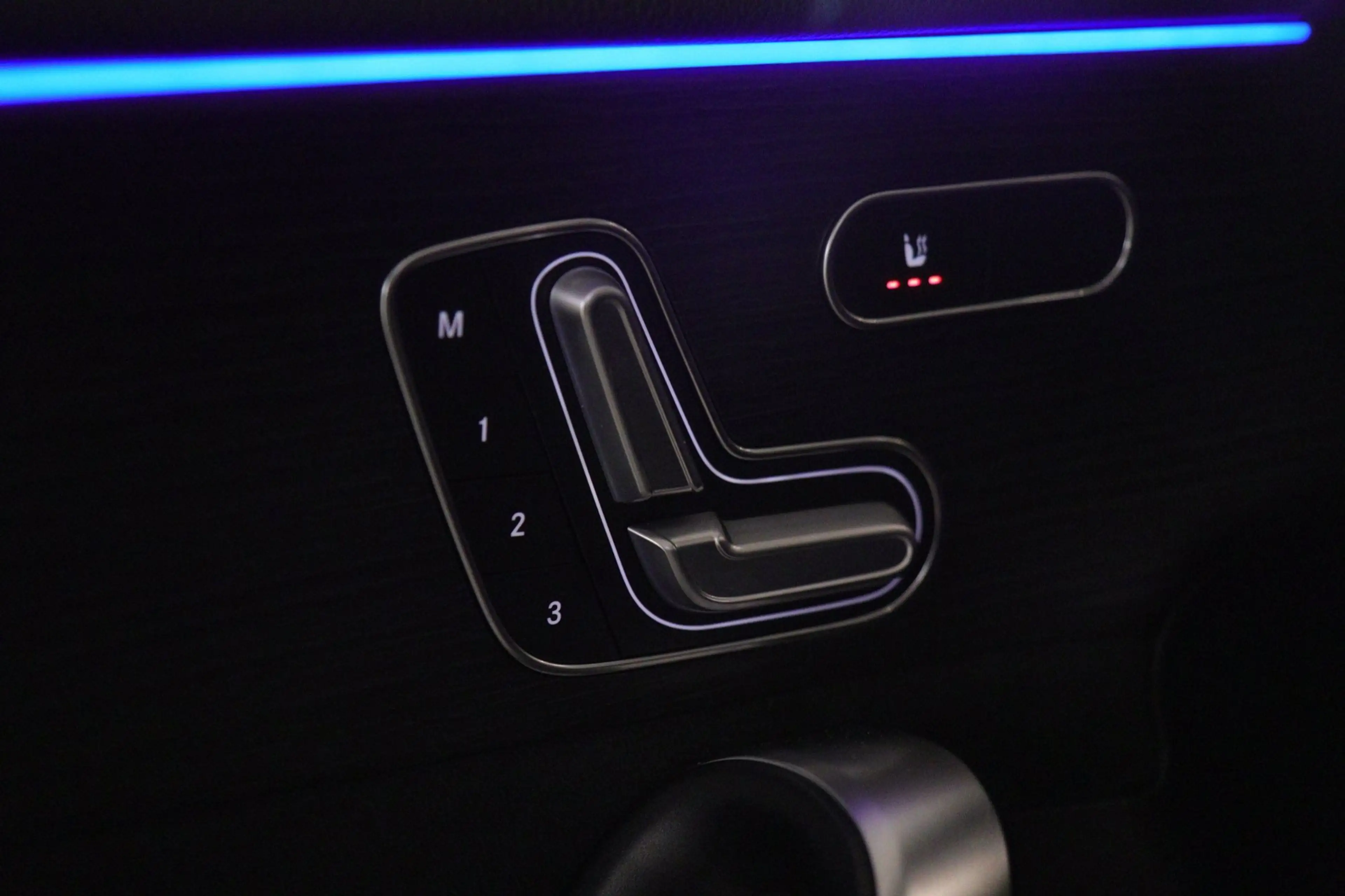 Mercedes-Benz A 250 e AMG Limited PANO/CARPLAY/CAM/ACC/MEMORY/VOL — photo 28