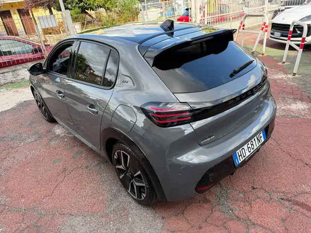 Peugeot 208 view 6
