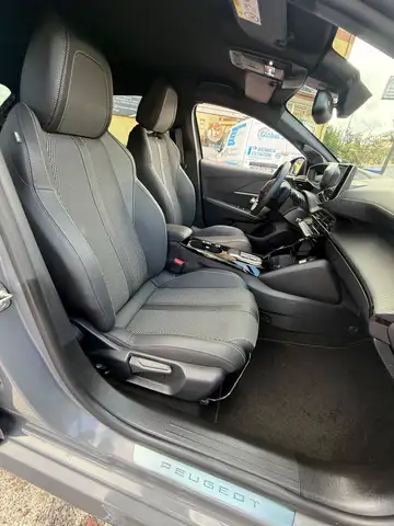 Peugeot 208 view 9