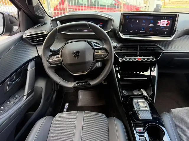 Peugeot 208 view 12