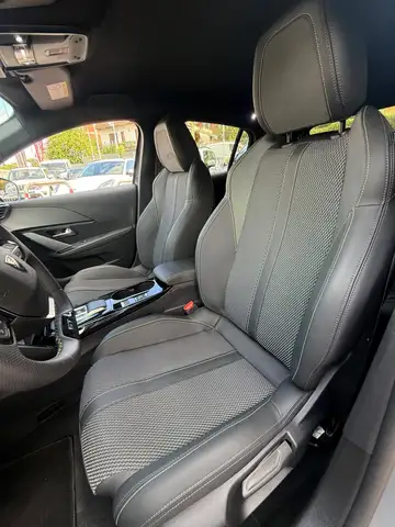 Peugeot 208 view 10