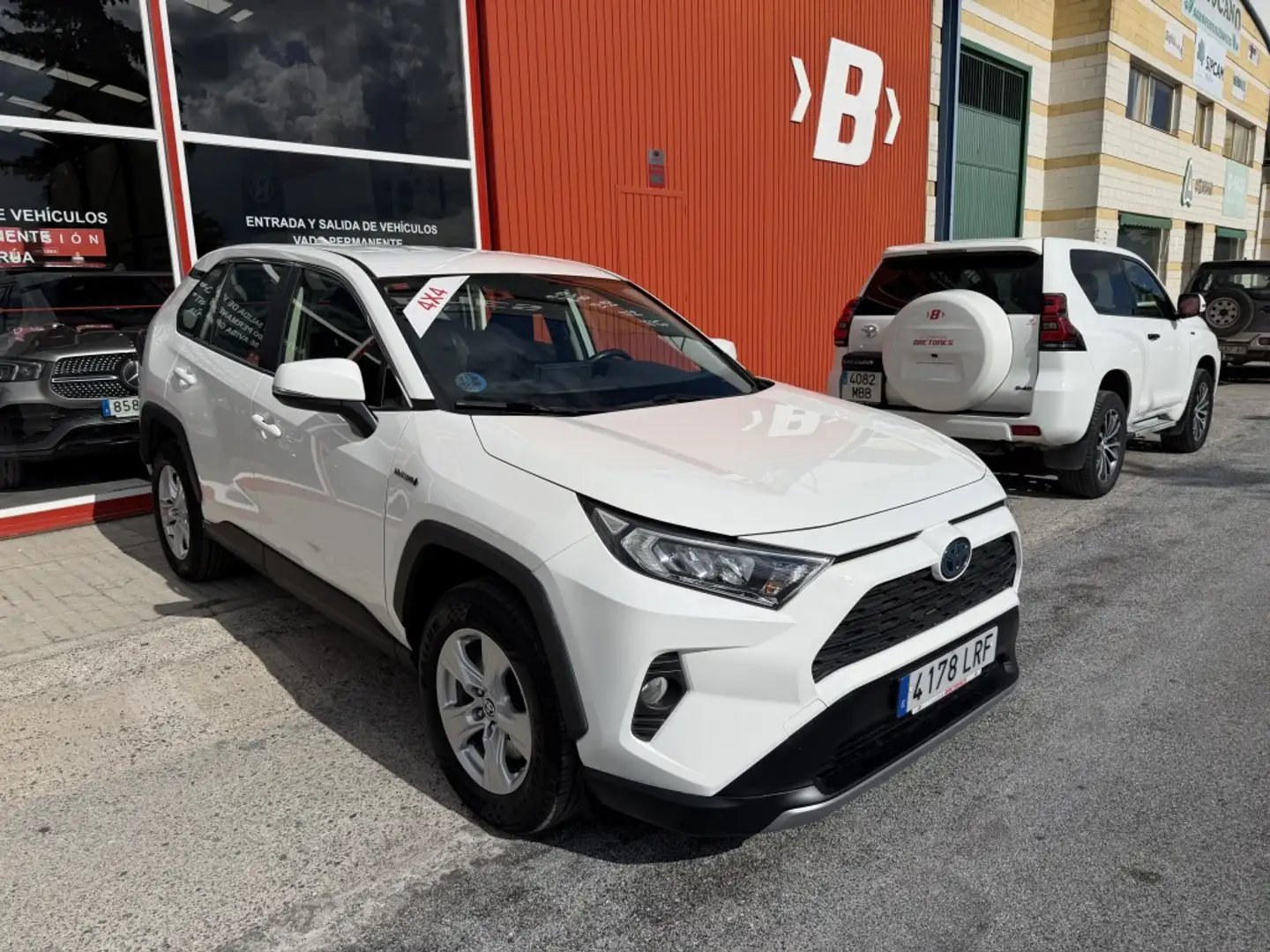 Toyota RAV 4 2.5 hybrid 4WD Advance Weiß - 2