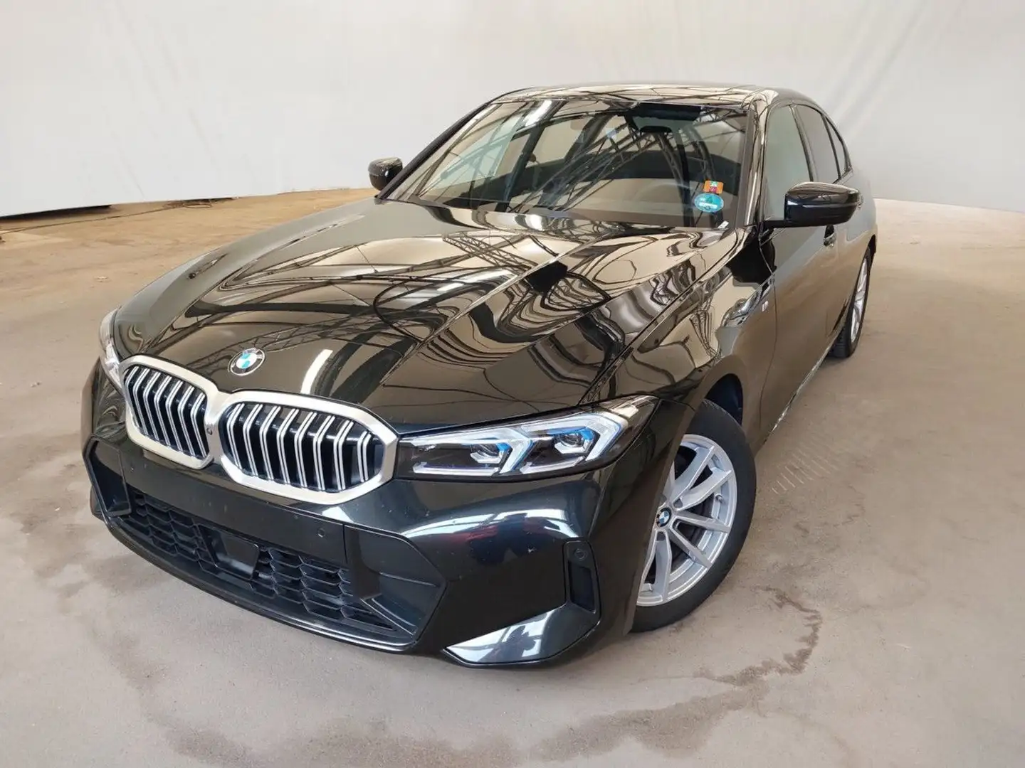 BMW 320 d M Sport FACELIFT GlasD.SurView.AHK HUD ACC Schwarz - 2