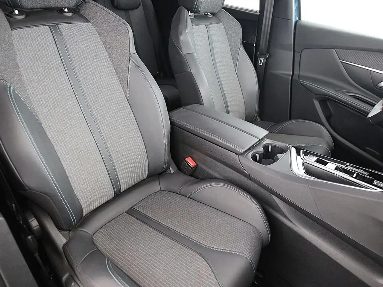 Peugeot 5008 1.5 BlueHDi 130 Allure Aut 7-SITZER LED NAVI 14