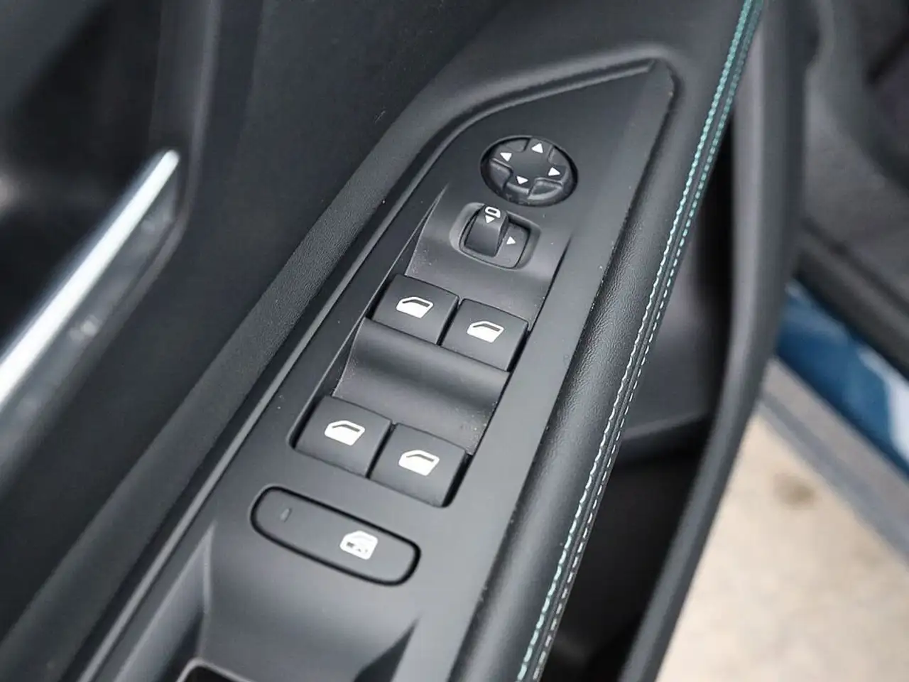 Peugeot 5008 1.5 BlueHDi 130 Allure Aut 7-SITZER LED NAVI 23