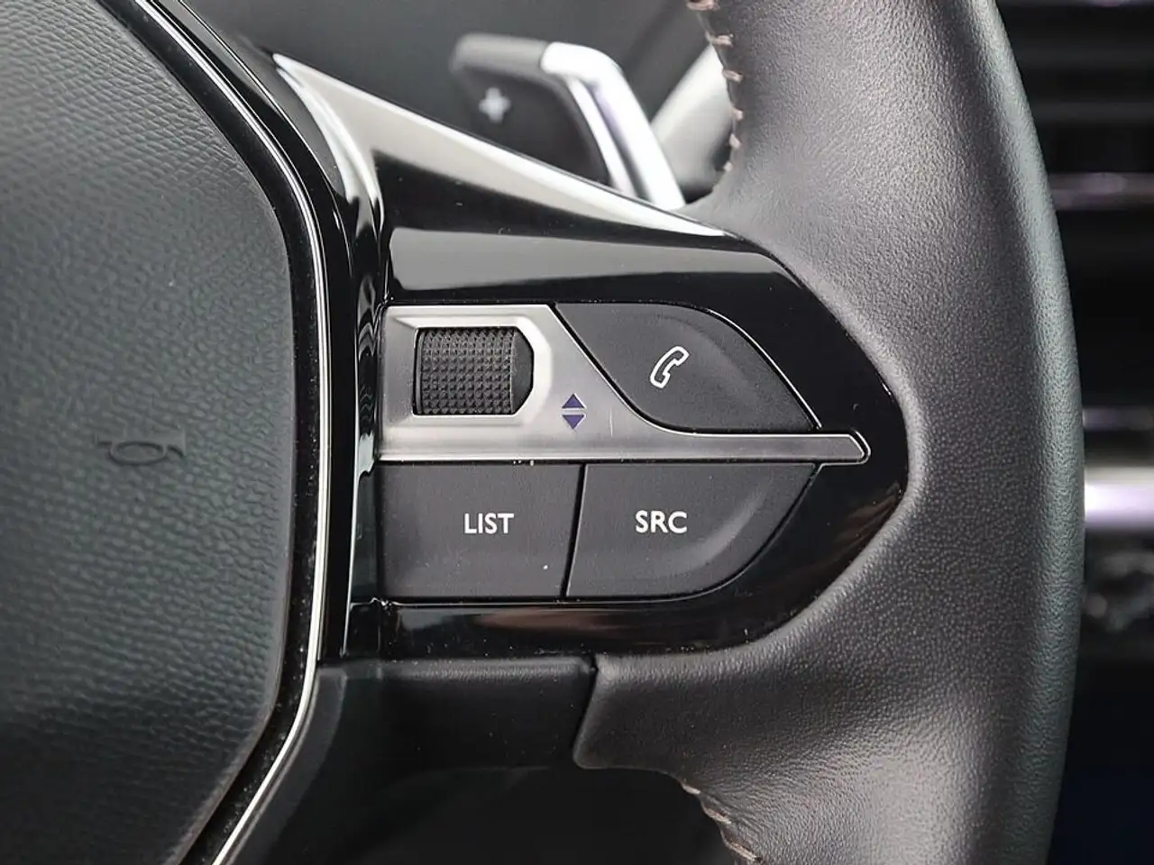 Peugeot 5008 1.5 BlueHDi 130 Allure Aut 7-SITZER LED NAVI 19