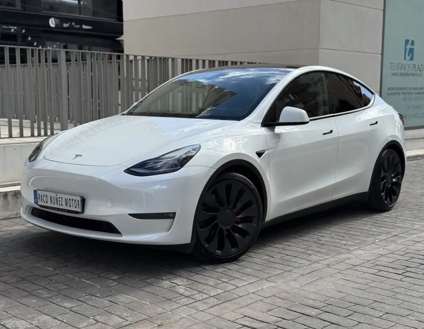 Tesla Model Y Performance AWD Blanc - 1