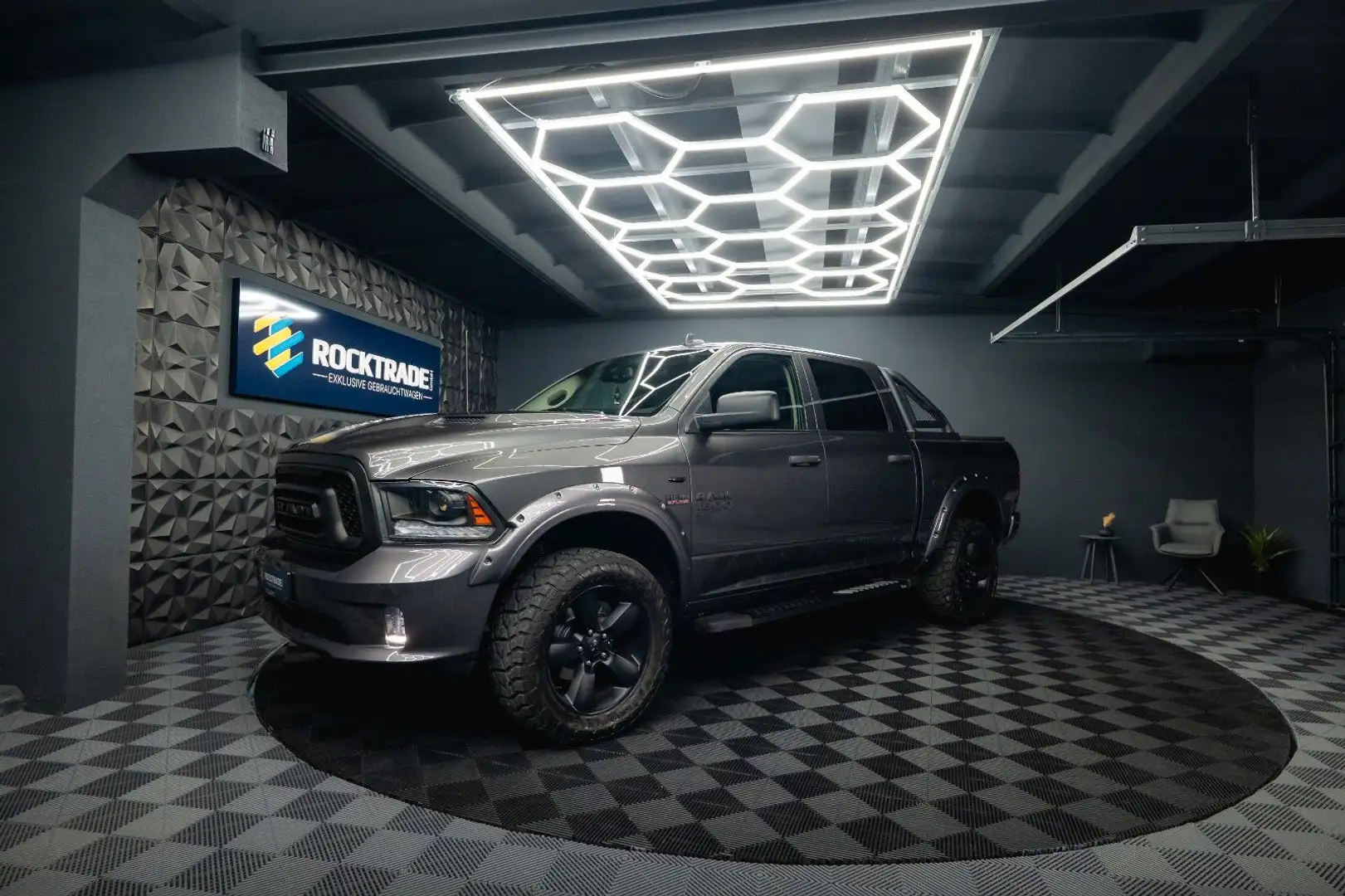 Dodge RAM 5.7 V8 HEMI 4x4 PUNISHER OFFROAD Night-Paket Grau - 2