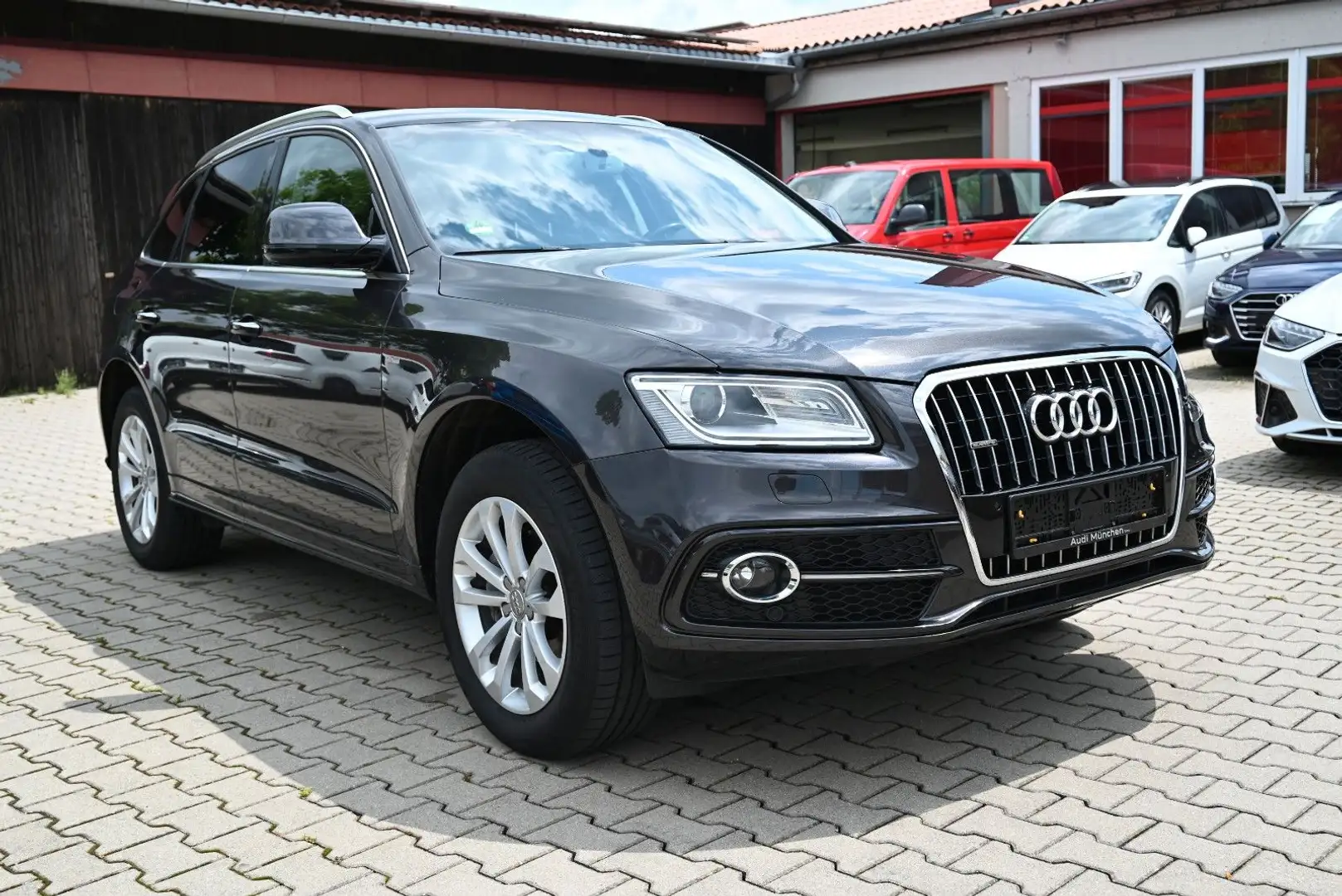 Audi Q5 2.0 TDI  quattro S-Line /AHK/Xenon/Leder Grau - 2