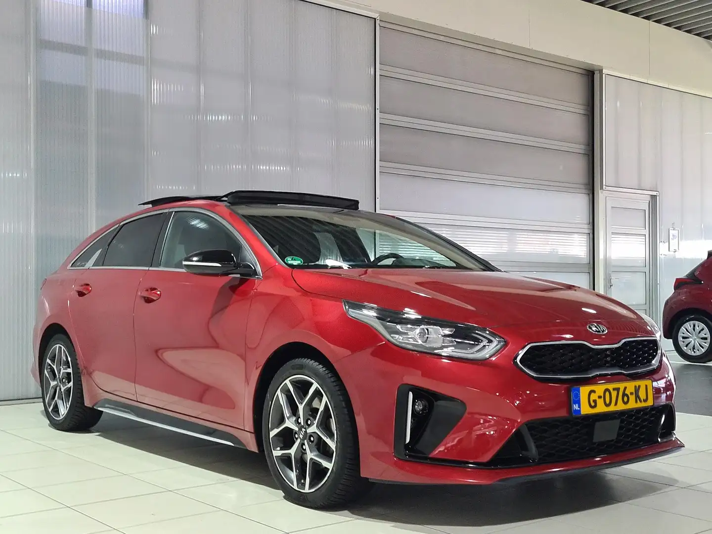 Kia ProCeed / pro_cee'd 1.4 T-GDI GT-PlusLine vol met luxe opties, Elektr. Rood - 2