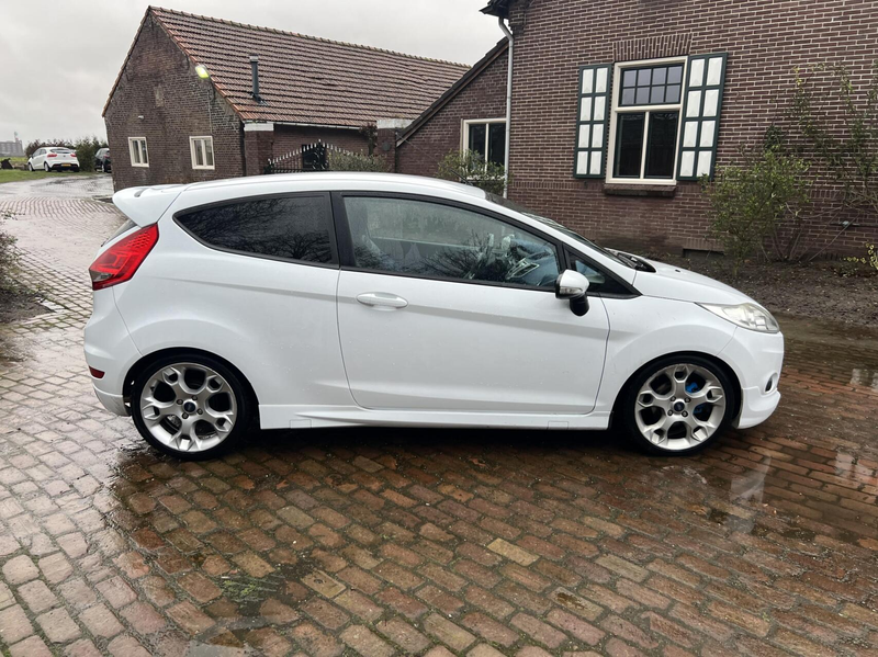 Ford Fiesta 1.6 Sport Leder| Stoelverwarming — photo 12