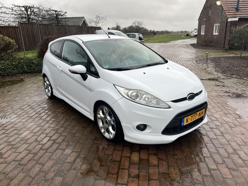 Ford Fiesta 1.6 Sport Leder| Stoelverwarming — photo 11