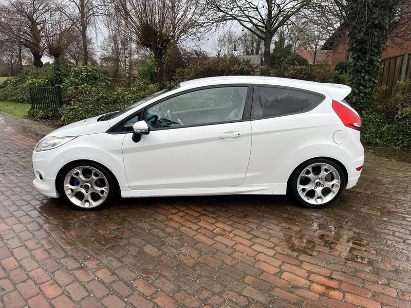 Ford Fiesta 1.6 Sport Leder| Stoelverwarming — photo 3
