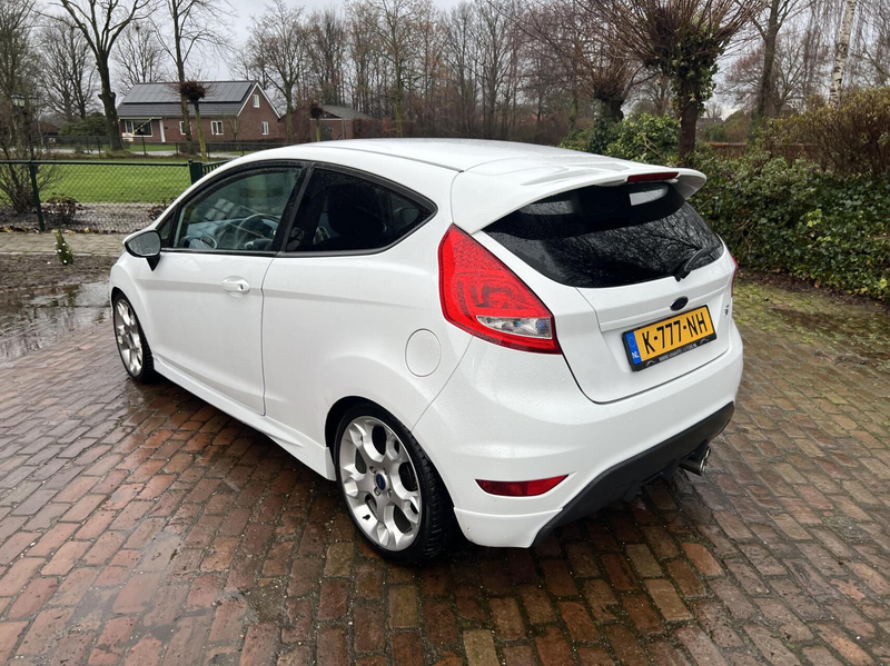 Ford Fiesta 1.6 Sport Leder| Stoelverwarming — photo 4