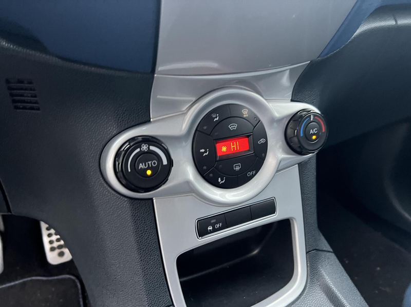 Ford Fiesta 1.6 Sport Leder| Stoelverwarming — photo 8