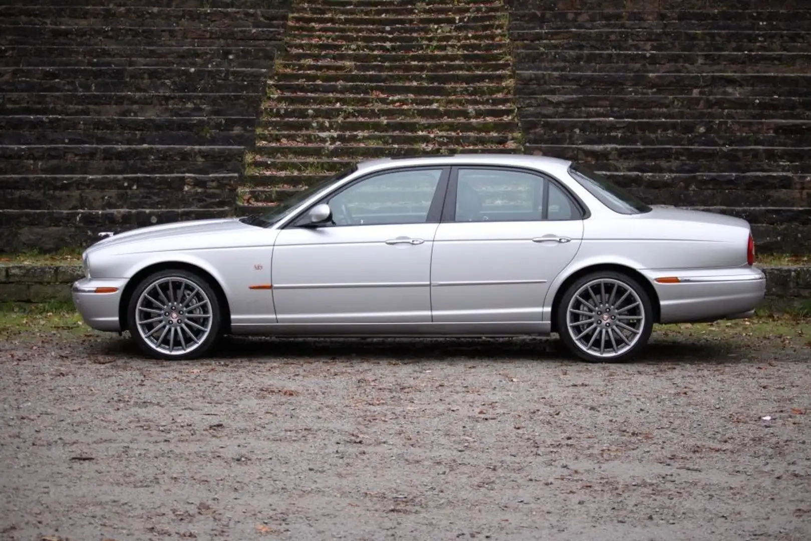 Jaguar XJR Top gepflegter XJR mit 2 Jahre Garantie Silber - 2