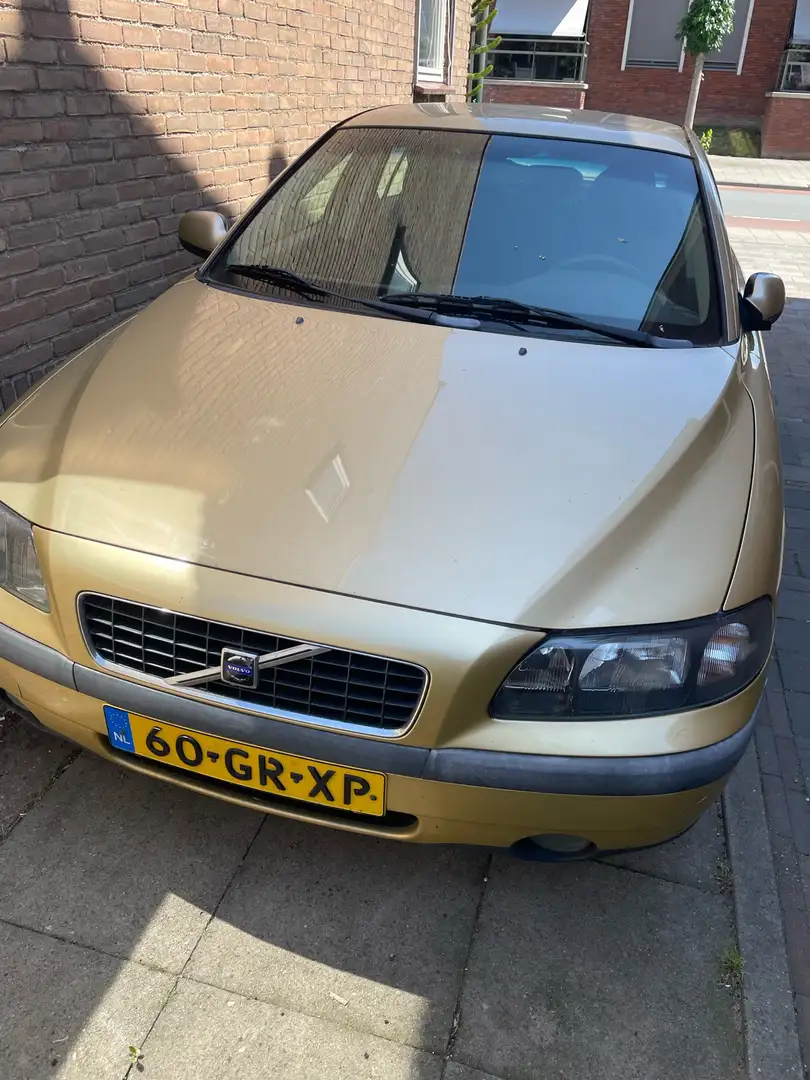 Volvo S60 2.4 Edition Geel - 1