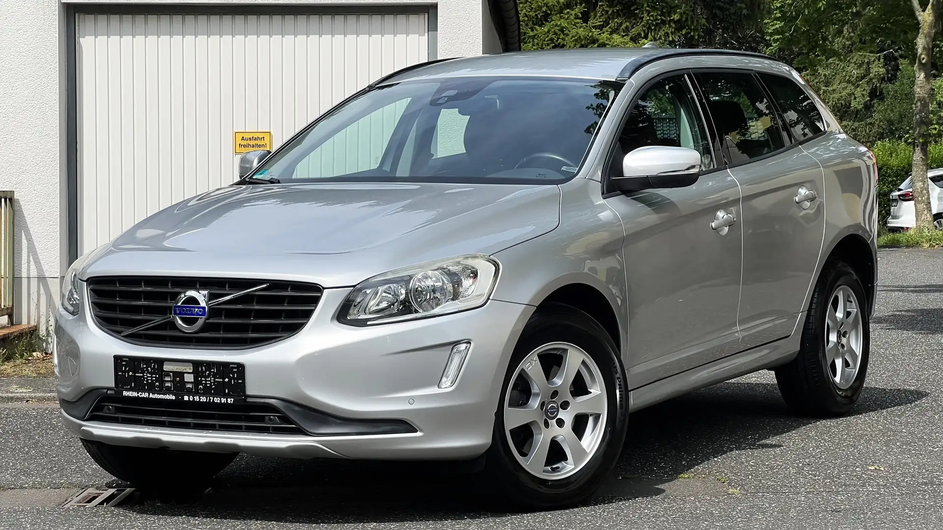 Volvo XC60 D3 Festpreis bis zum 27.07.25 Plateado - 1