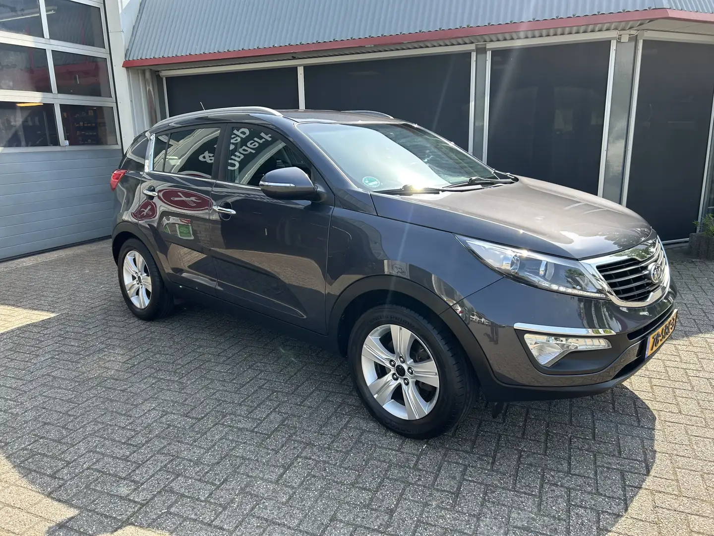 Kia Sportage 1.6 GDI X-ecutive Plus Pack siva - 1